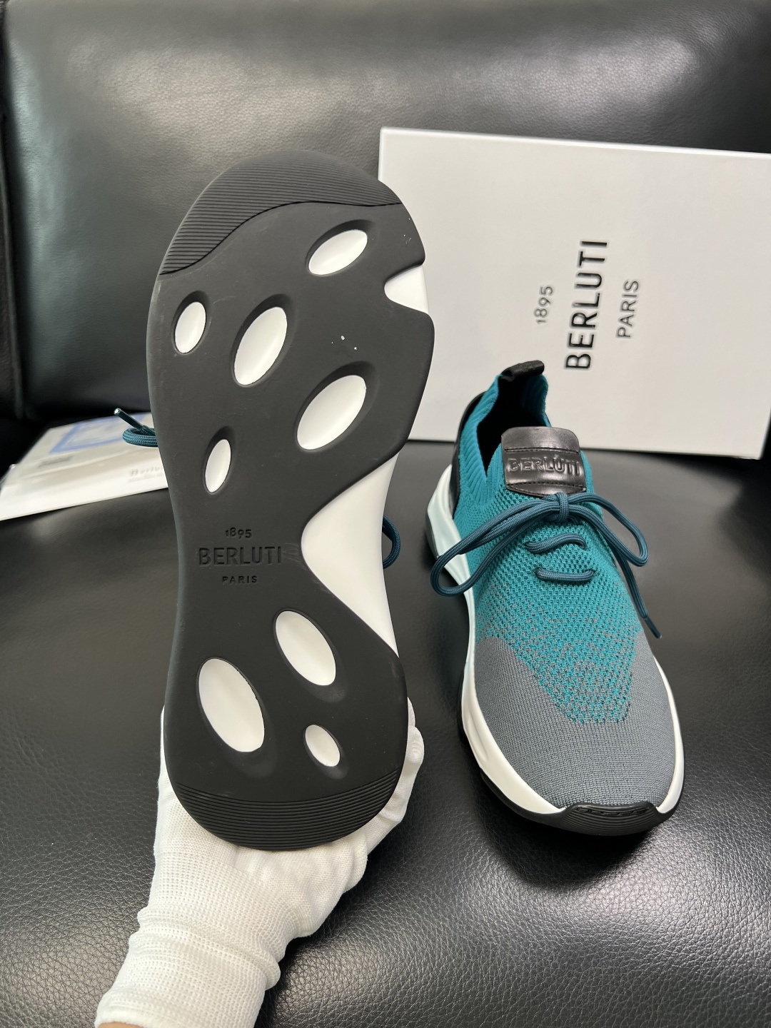 Berluti 顶级代购 布鲁提 专柜同步发售原厂配置，意大利进口飞织面料，全进口水染牛皮里垫，鞋底：原