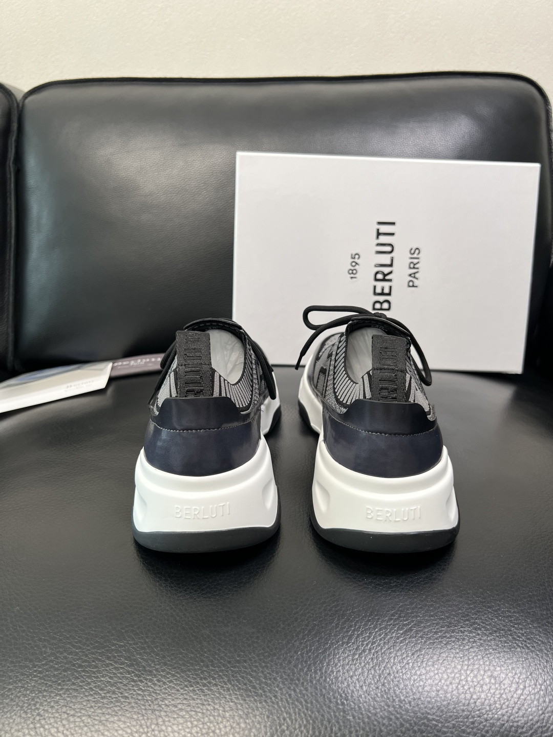 Berluti 顶级代购 布鲁提 专柜同步发售原厂配置，意大利进口飞织面料，全进口水染牛皮里垫，鞋底：原