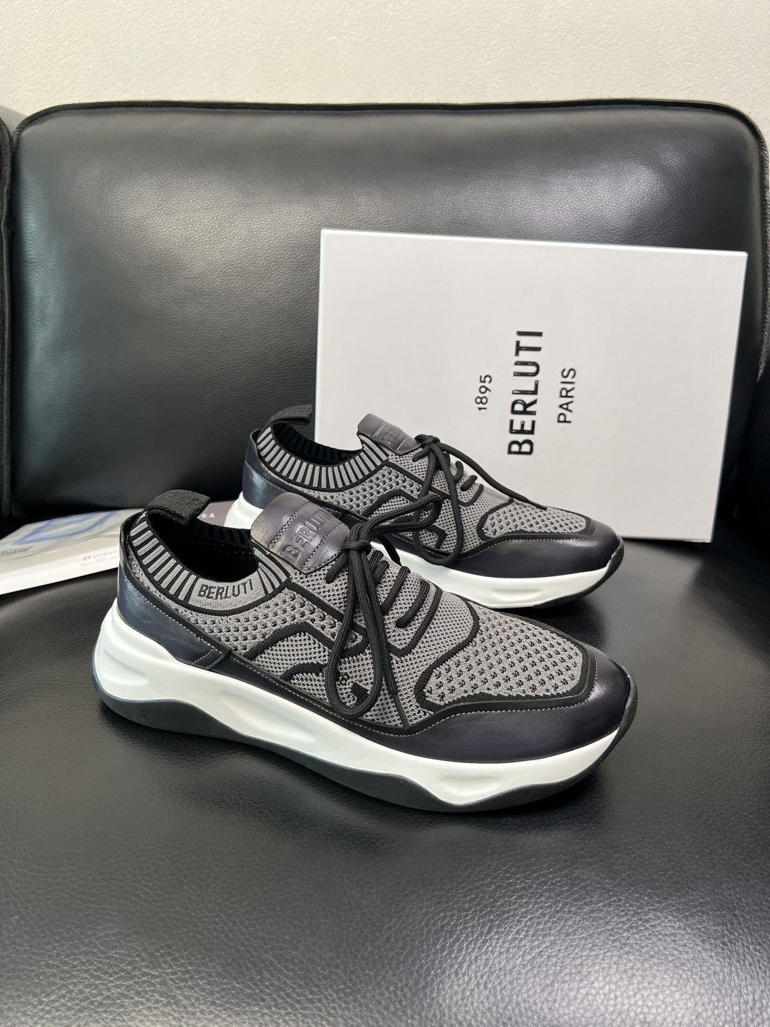 Berluti 顶级代购 布鲁提 专柜同步发售原厂配置，意大利进口飞织面料，全进口水染牛皮里垫，鞋底：原