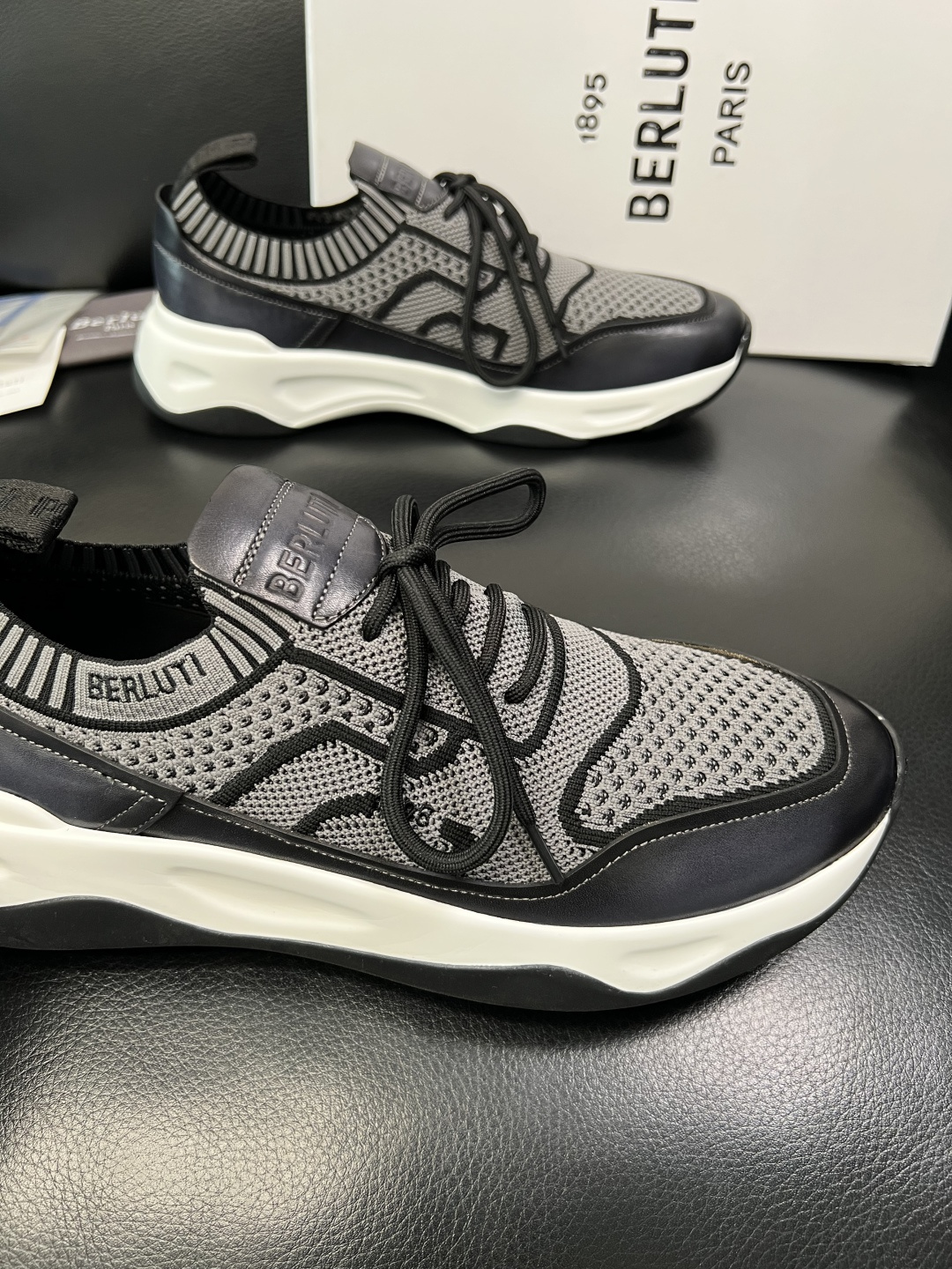 Berluti 顶级代购 布鲁提 专柜同步发售原厂配置，意大利进口飞织面料，全进口水染牛皮里垫，鞋底：原