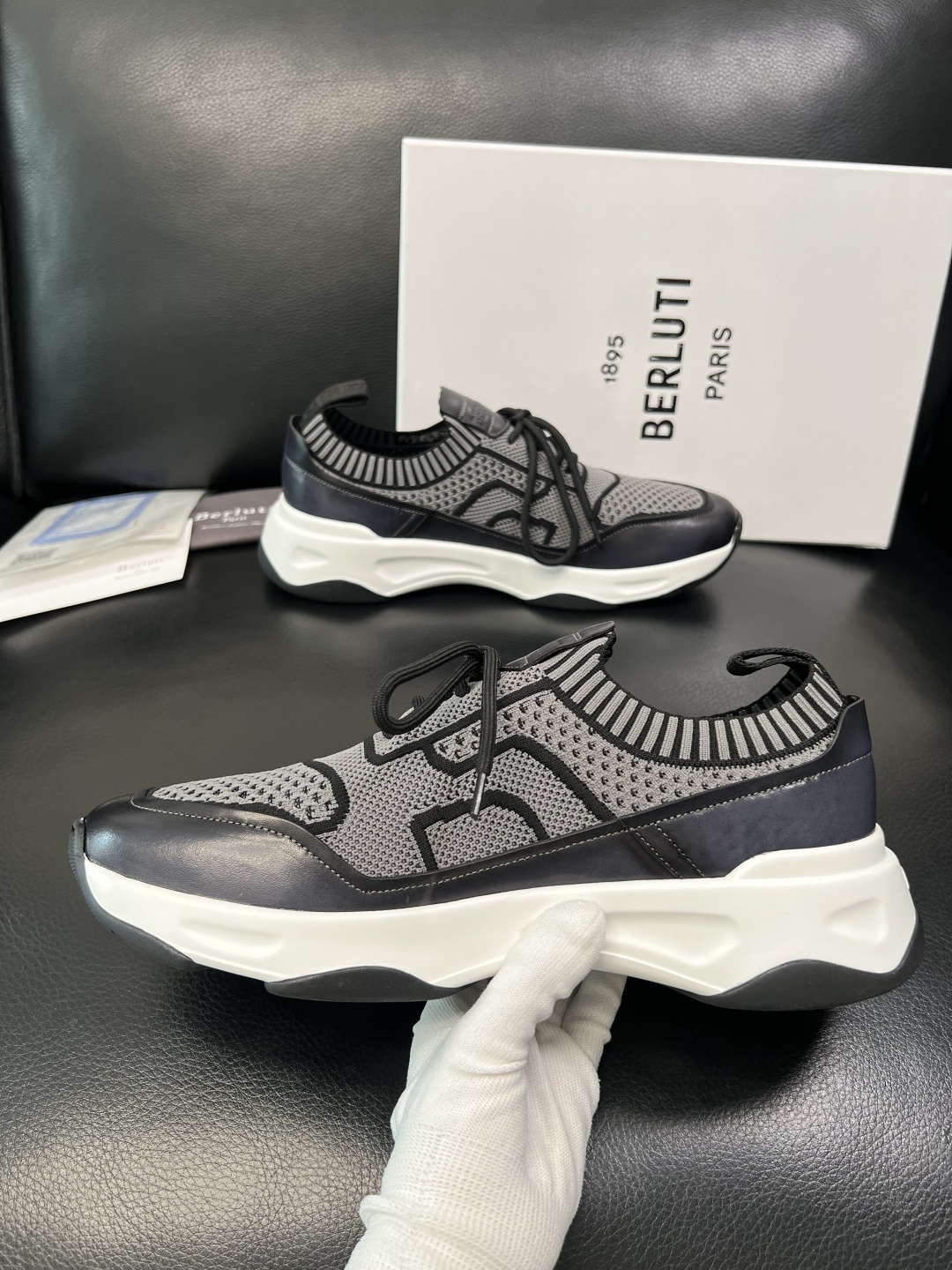 Berluti 顶级代购 布鲁提 专柜同步发售原厂配置，意大利进口飞织面料，全进口水染牛皮里垫，鞋底：原