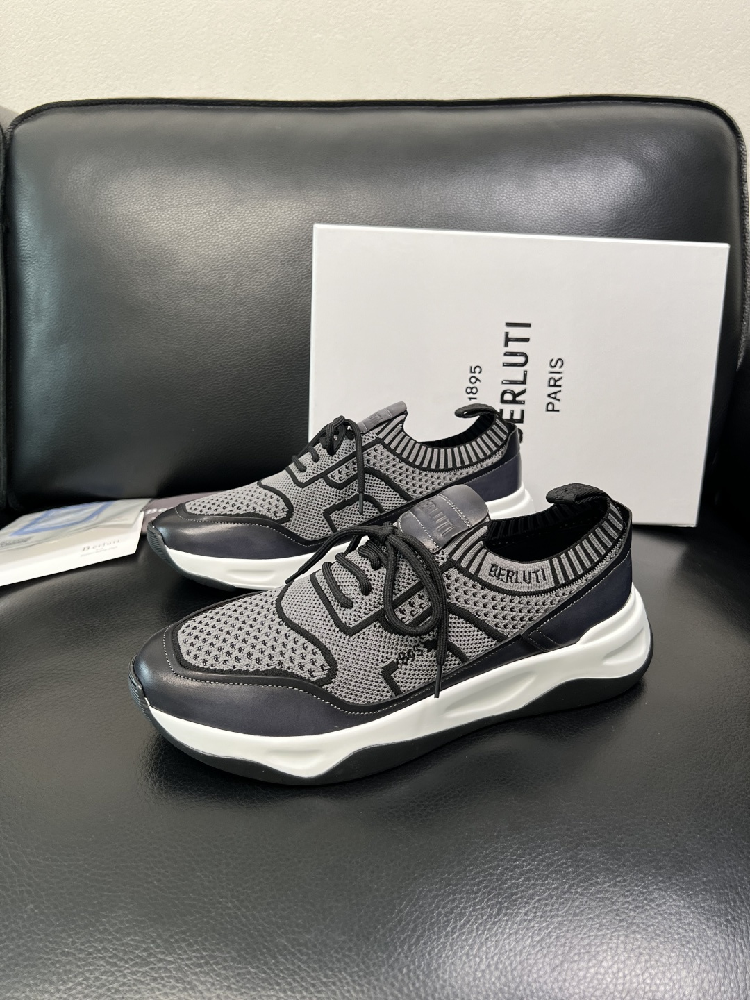 Berluti 顶级代购 布鲁提 专柜同步发售原厂配置，意大利进口飞织面料，全进口水染牛皮里垫，鞋底：原