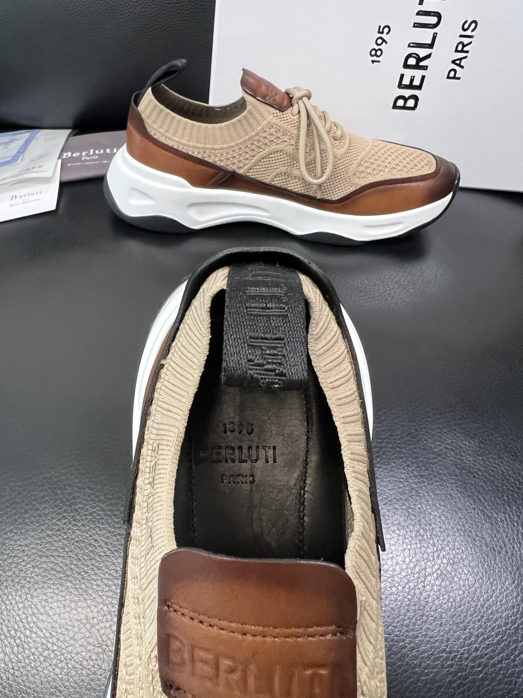 Berluti 顶级代购 布鲁提 专柜同步发售原厂配置，意大利进口飞织面料，全进口水染牛皮里垫，鞋底：原