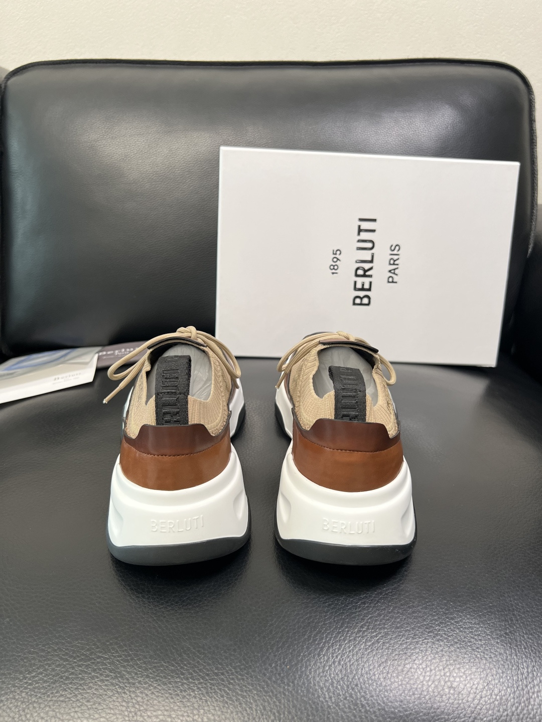 Berluti 顶级代购 布鲁提 专柜同步发售原厂配置，意大利进口飞织面料，全进口水染牛皮里垫，鞋底：原