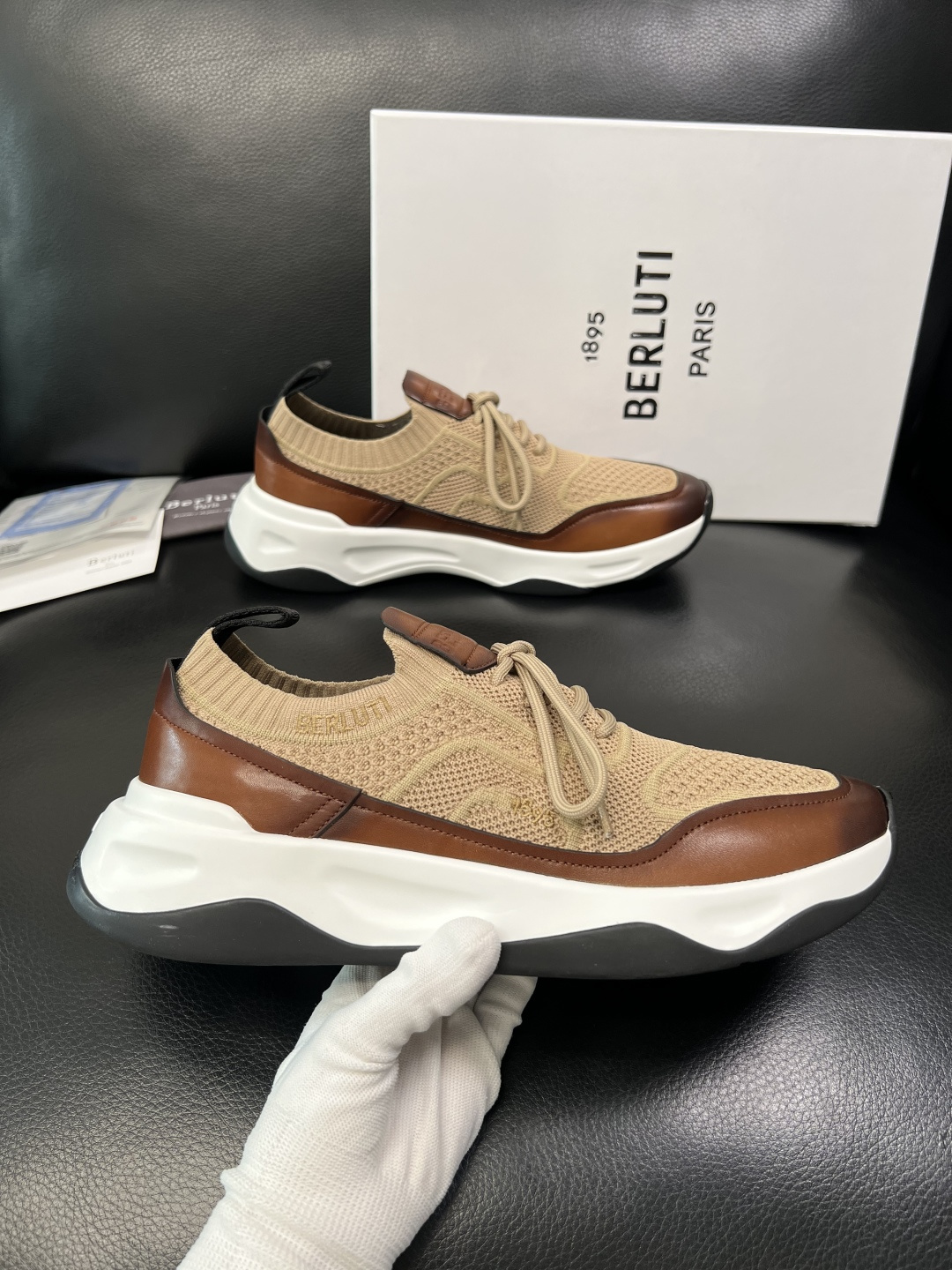 Berluti 顶级代购 布鲁提 专柜同步发售原厂配置，意大利进口飞织面料，全进口水染牛皮里垫，鞋底：原