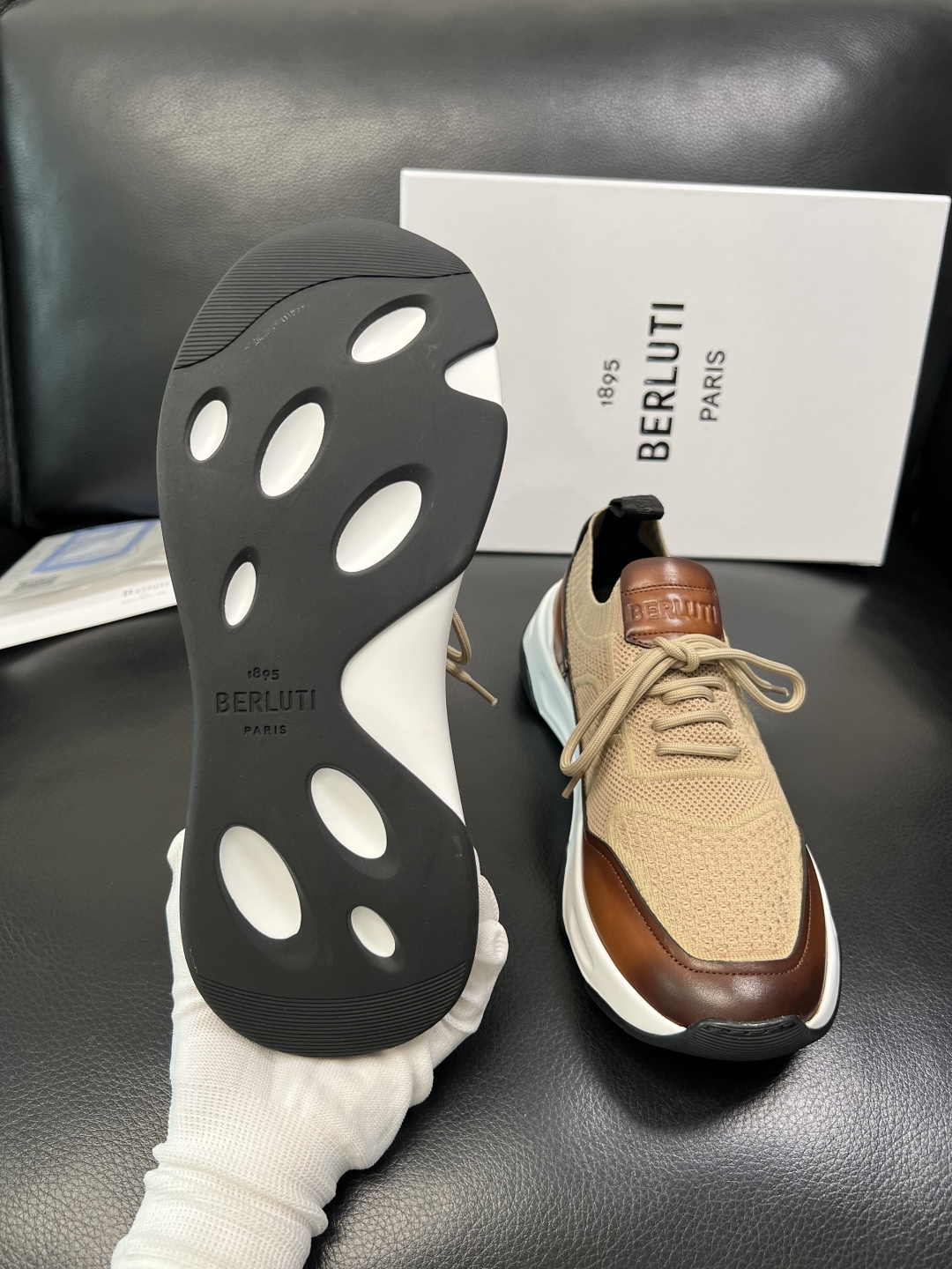 Berluti 顶级代购 布鲁提 专柜同步发售原厂配置，意大利进口飞织面料，全进口水染牛皮里垫，鞋底：原