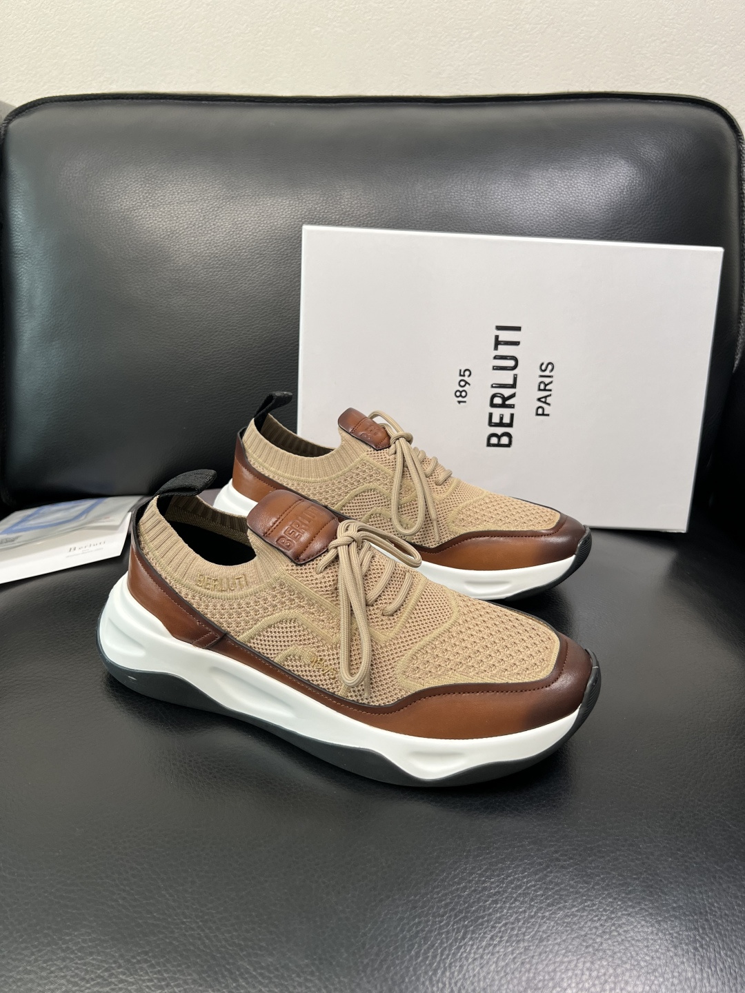 Berluti 顶级代购 布鲁提 专柜同步发售原厂配置，意大利进口飞织面料，全进口水染牛皮里垫，鞋底：原