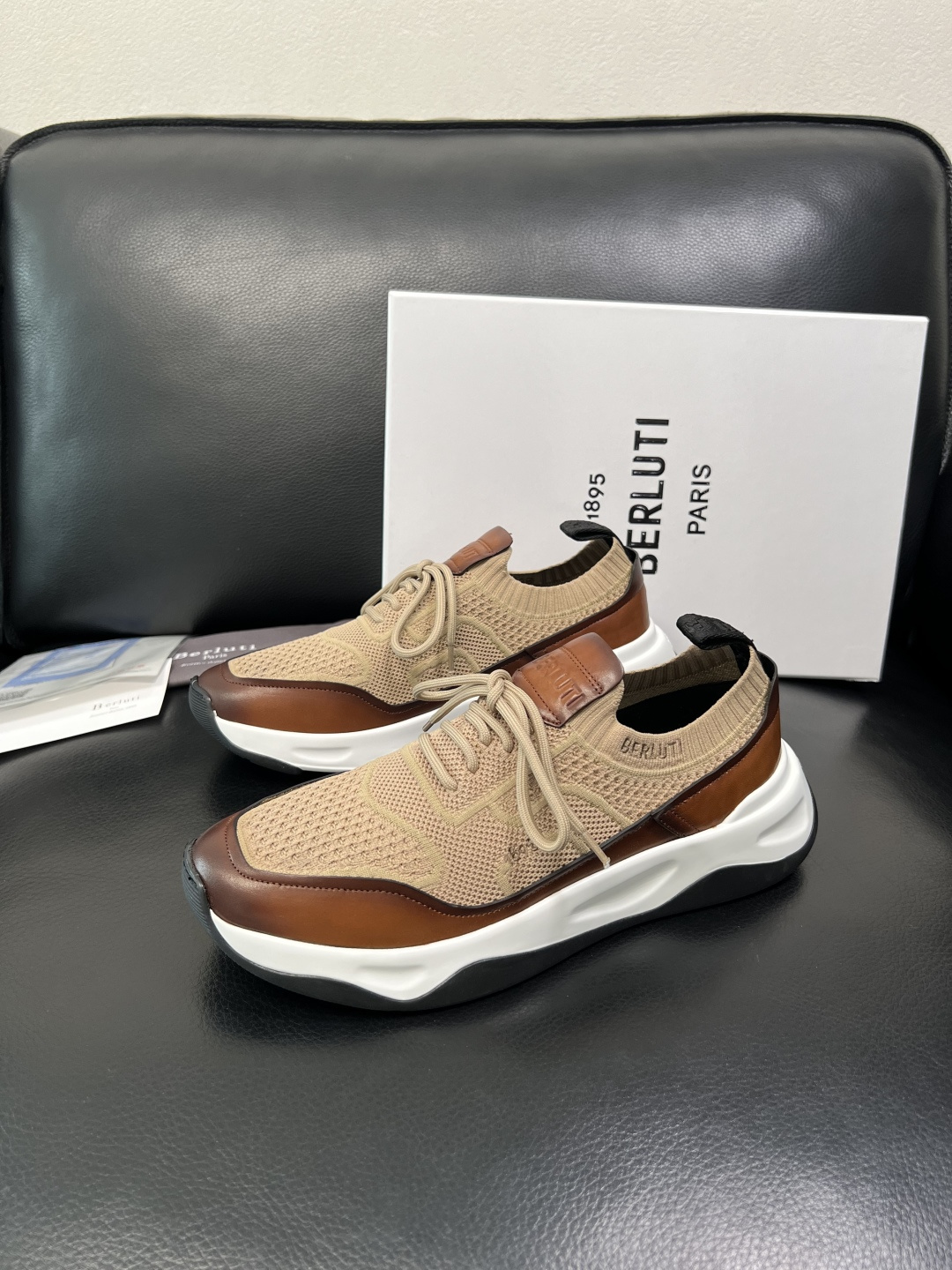 Berluti 顶级代购 布鲁提 专柜同步发售原厂配置，意大利进口飞织面料，全进口水染牛皮里垫，鞋底：原