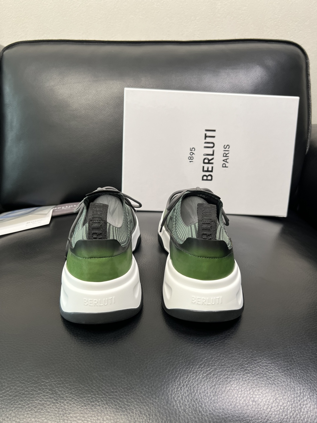 Berluti 顶级代购 布鲁提 专柜同步发售原厂配置，意大利进口飞织面料，全进口水染牛皮里垫，鞋底：原