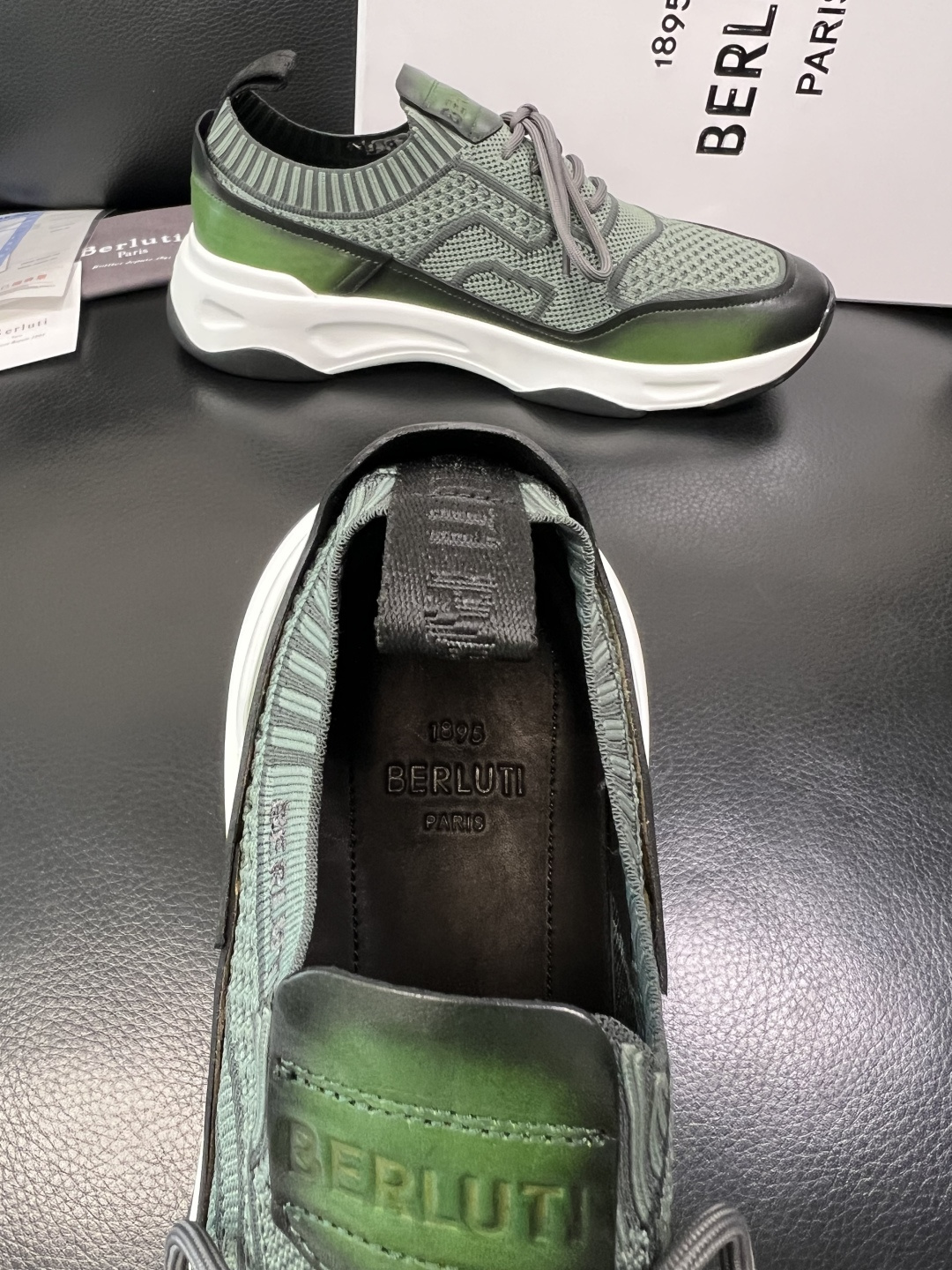 Berluti 顶级代购 布鲁提 专柜同步发售原厂配置，意大利进口飞织面料，全进口水染牛皮里垫，鞋底：原