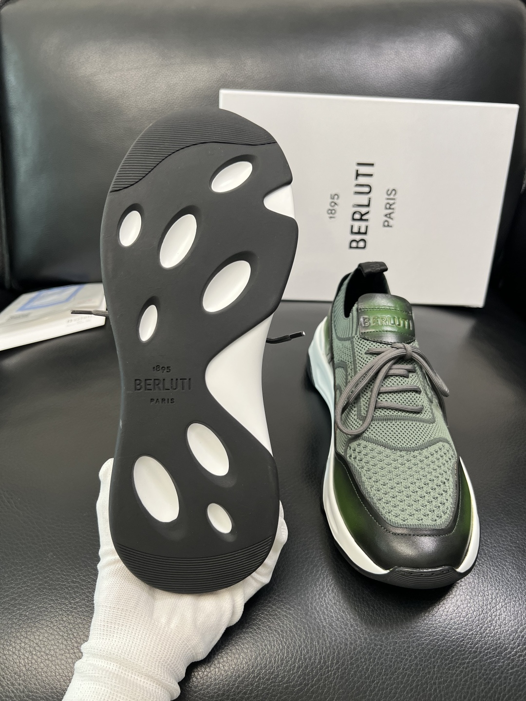 Berluti 顶级代购 布鲁提 专柜同步发售原厂配置，意大利进口飞织面料，全进口水染牛皮里垫，鞋底：原