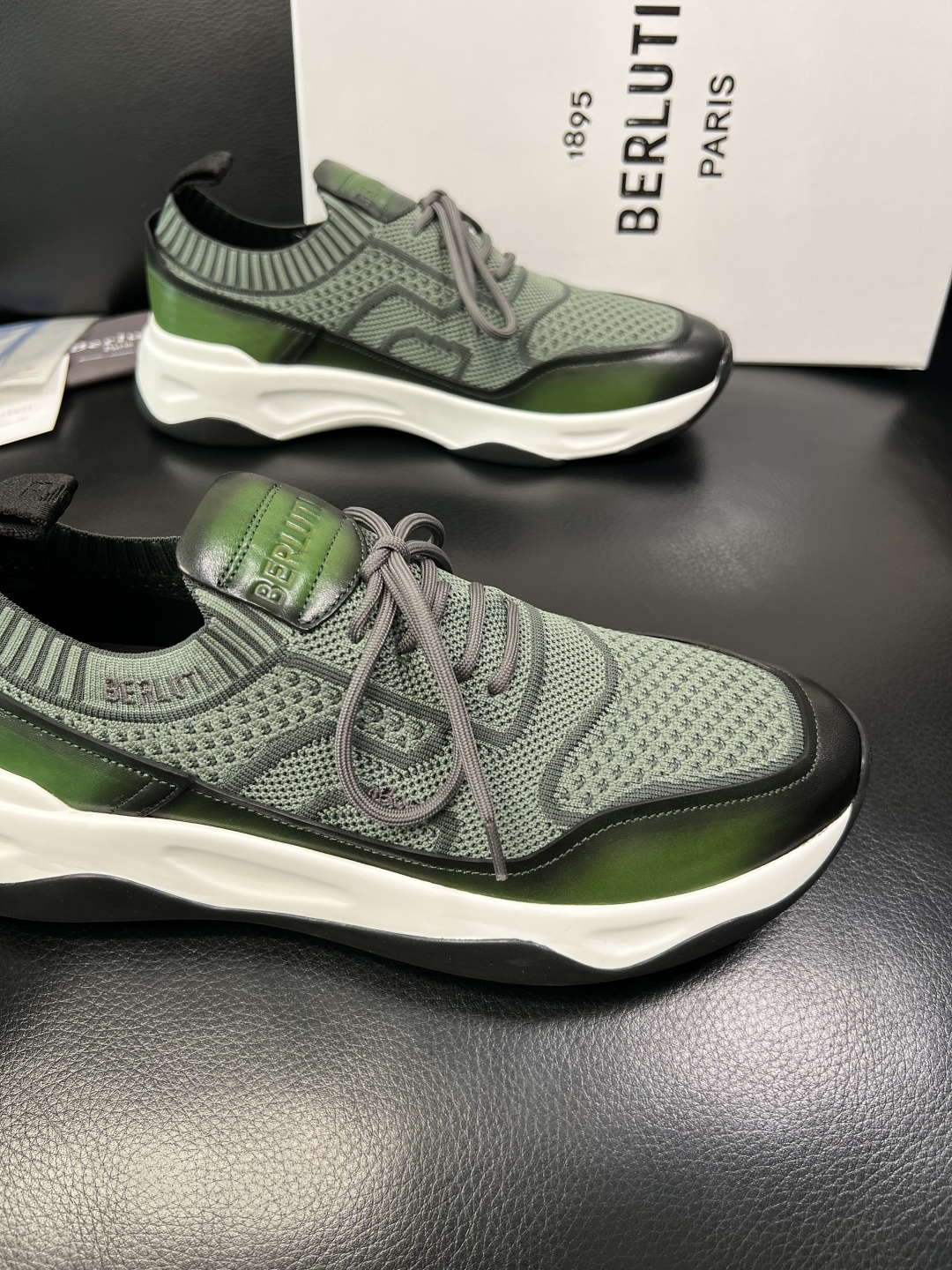 Berluti 顶级代购 布鲁提 专柜同步发售原厂配置，意大利进口飞织面料，全进口水染牛皮里垫，鞋底：原