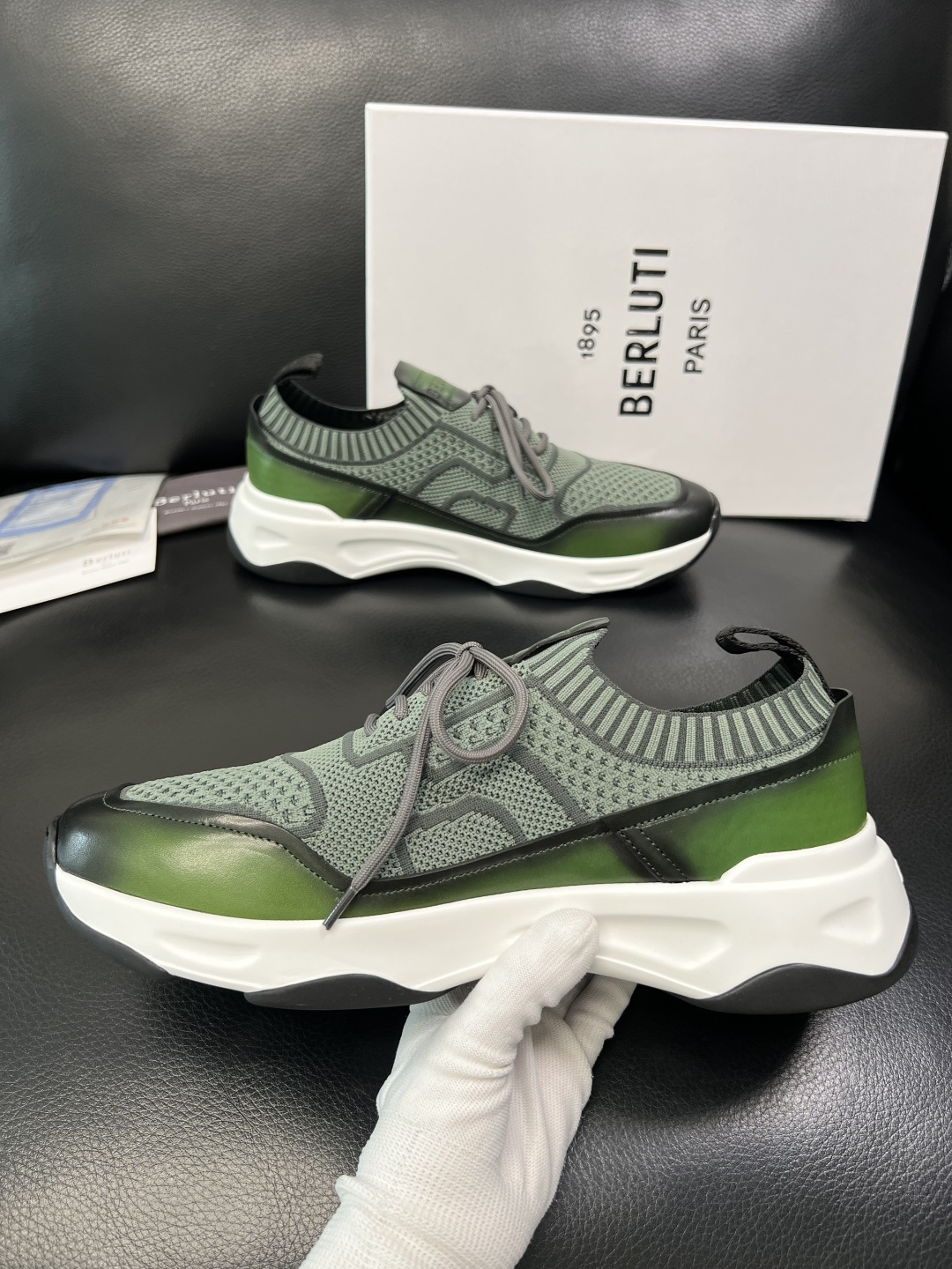 Berluti 顶级代购 布鲁提 专柜同步发售原厂配置，意大利进口飞织面料，全进口水染牛皮里垫，鞋底：原