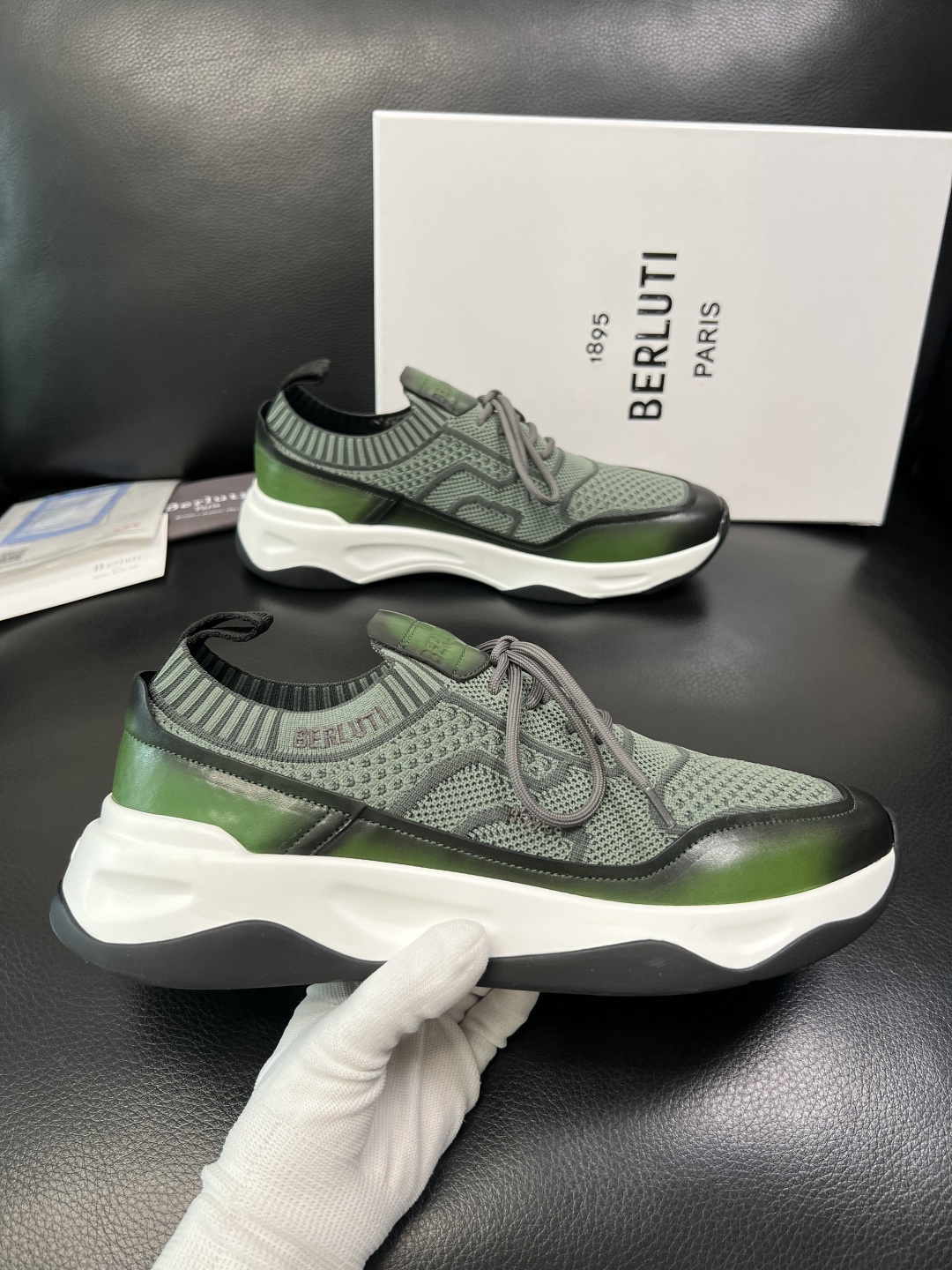 Berluti 顶级代购 布鲁提 专柜同步发售原厂配置，意大利进口飞织面料，全进口水染牛皮里垫，鞋底：原