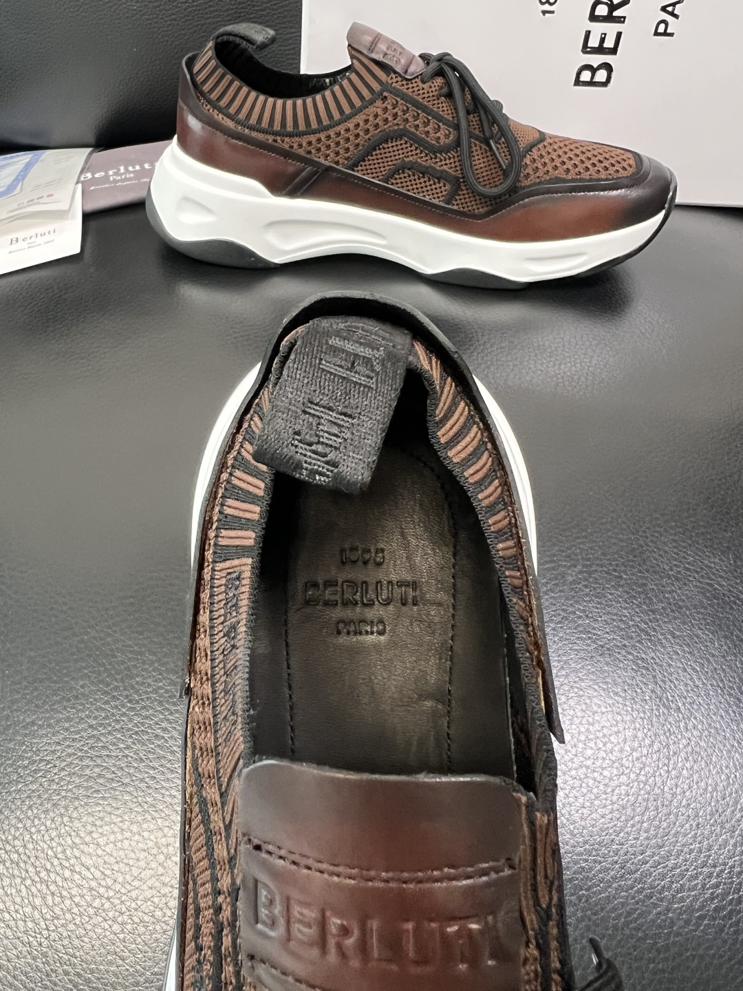 Berluti 顶级代购 布鲁提 专柜同步发售原厂配置，意大利进口飞织面料，全进口水染牛皮里垫，鞋底：原