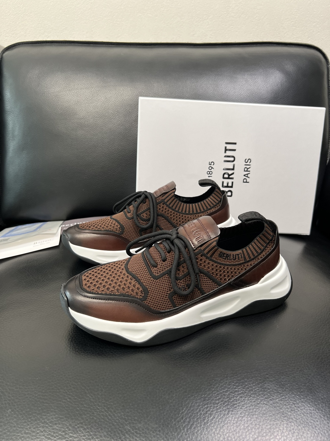 Berluti 顶级代购 布鲁提 专柜同步发售原厂配置，意大利进口飞织面料，全进口水染牛皮里垫，鞋底：原