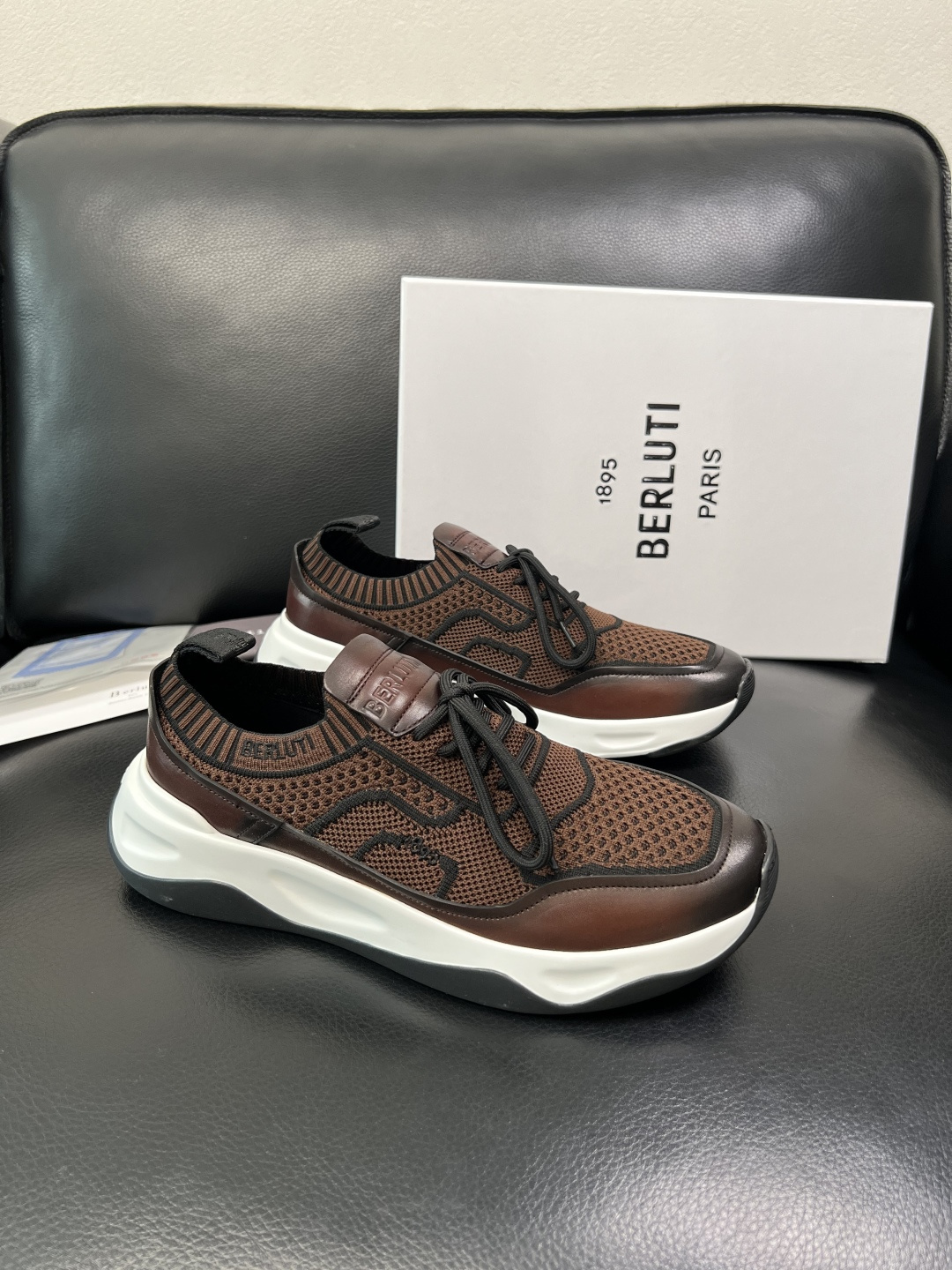 Berluti 顶级代购 布鲁提 专柜同步发售原厂配置，意大利进口飞织面料，全进口水染牛皮里垫，鞋底：原