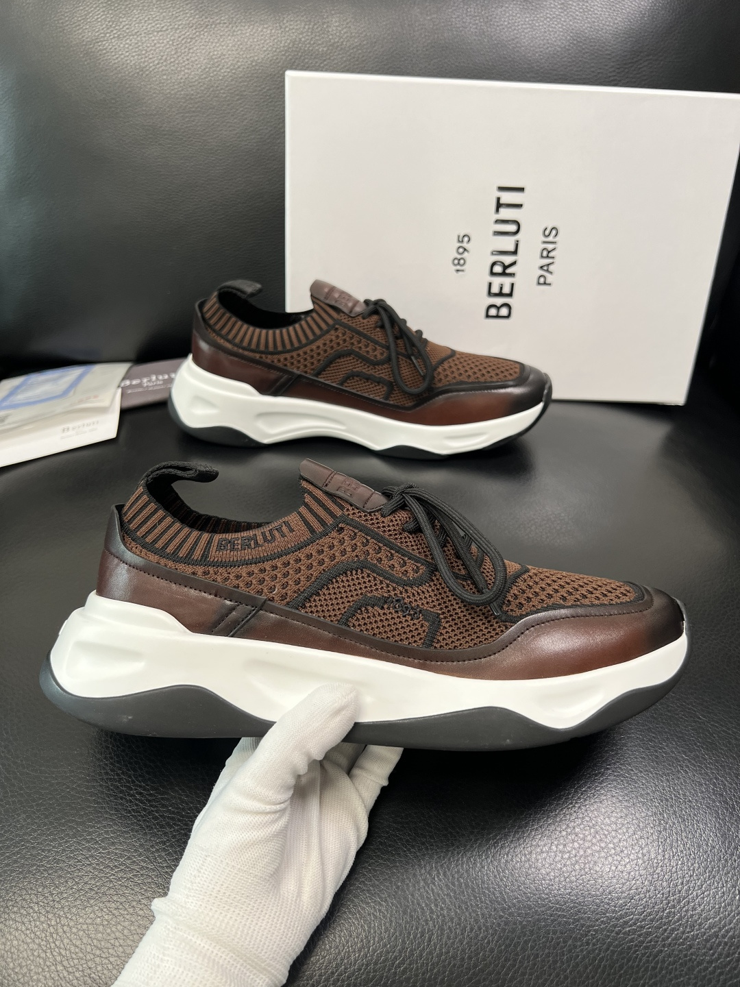 Berluti 顶级代购 布鲁提 专柜同步发售原厂配置，意大利进口飞织面料，全进口水染牛皮里垫，鞋底：原