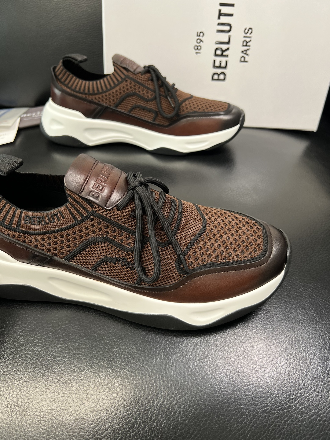 Berluti 顶级代购 布鲁提 专柜同步发售原厂配置，意大利进口飞织面料，全进口水染牛皮里垫，鞋底：原