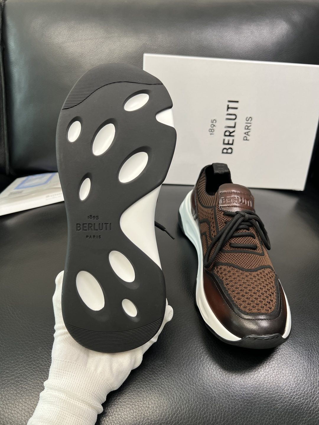 Berluti 顶级代购 布鲁提 专柜同步发售原厂配置，意大利进口飞织面料，全进口水染牛皮里垫，鞋底：原