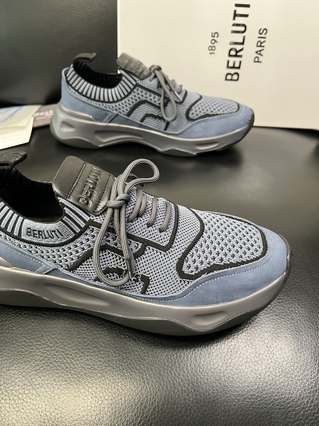 Berluti 顶级代购 布鲁提 专柜同步发售原厂配置，意大利进口飞织面料，全进口水染牛皮里垫，鞋底：原