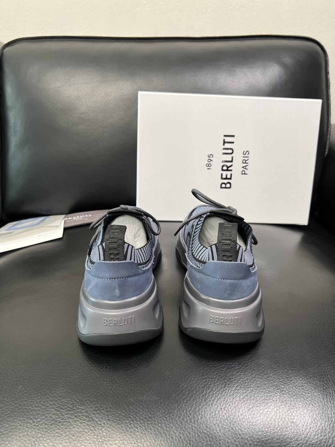 Berluti 顶级代购 布鲁提 专柜同步发售原厂配置，意大利进口飞织面料，全进口水染牛皮里垫，鞋底：原