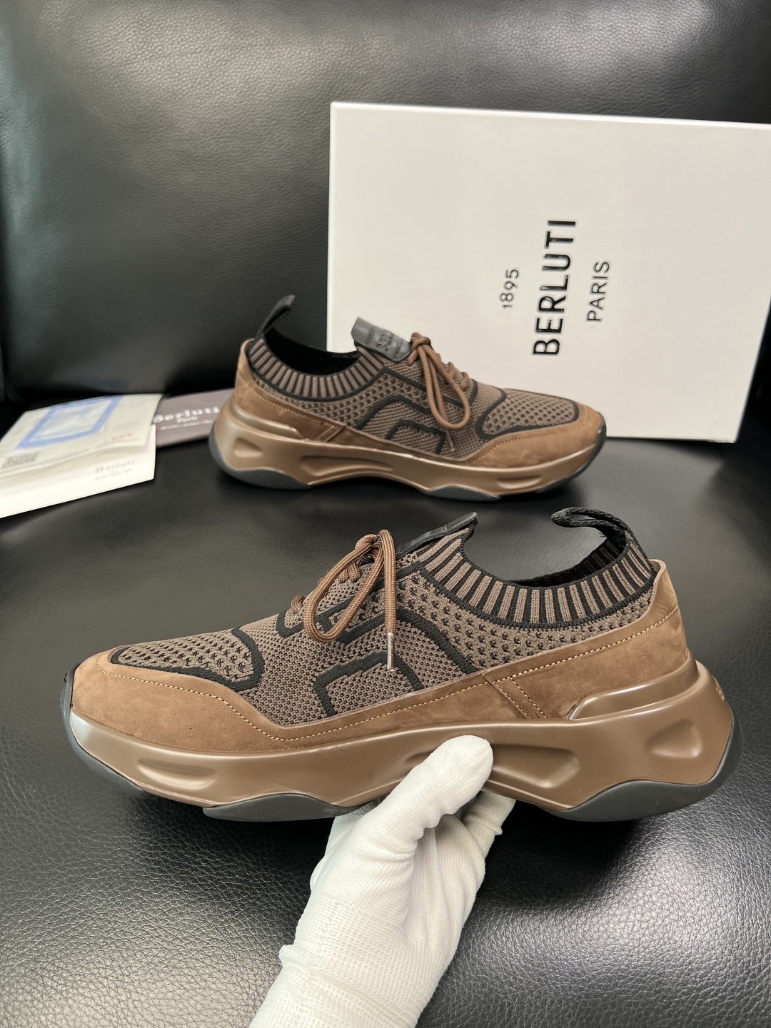 Berluti 顶级代购 布鲁提 专柜同步发售原厂配置，意大利进口飞织面料，全进口水染牛皮里垫，鞋底：原