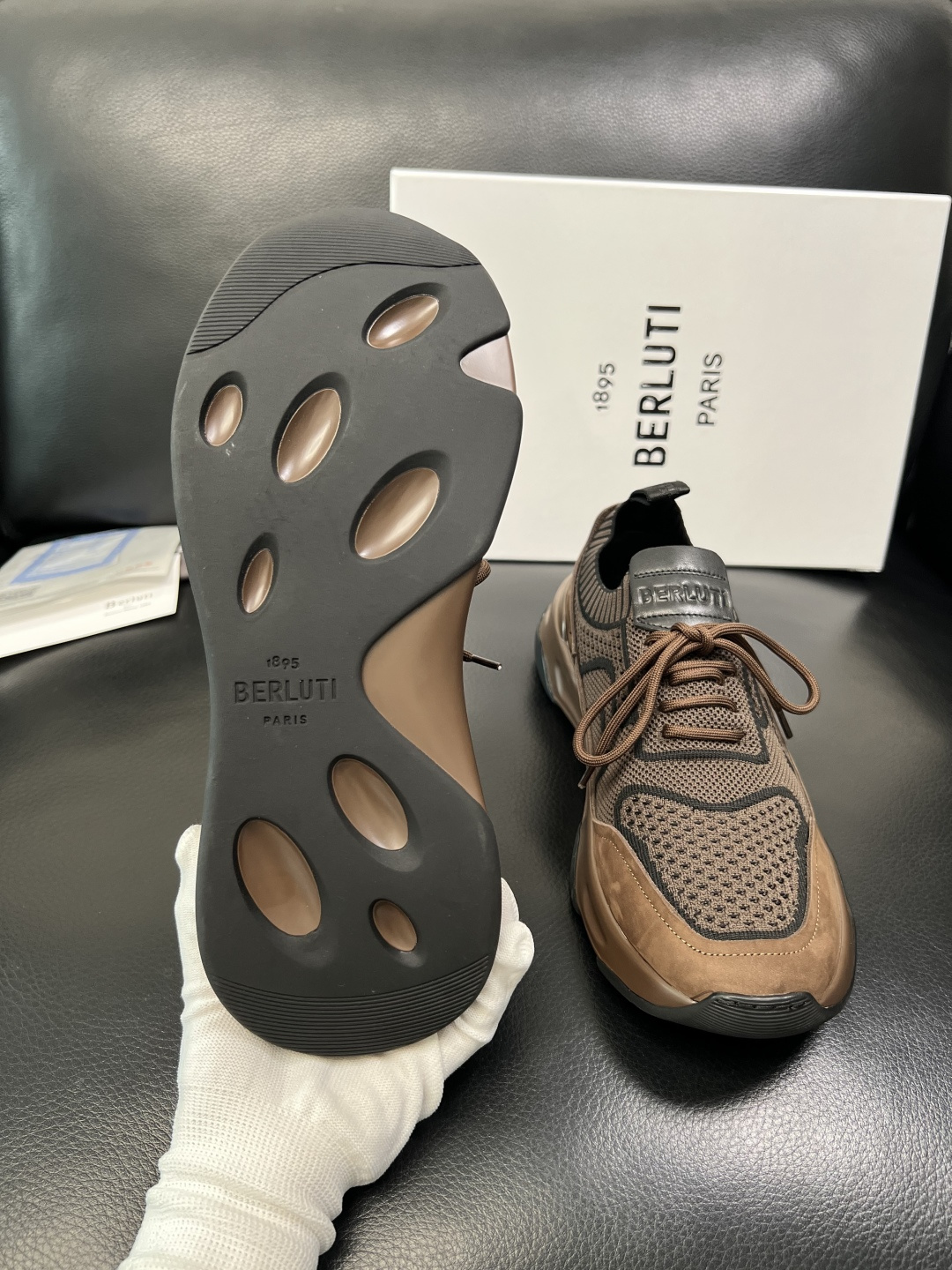 Berluti 顶级代购 布鲁提 专柜同步发售原厂配置，意大利进口飞织面料，全进口水染牛皮里垫，鞋底：原