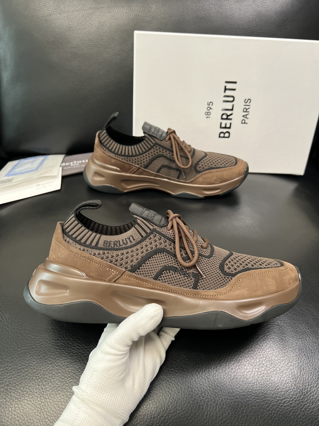 Berluti 顶级代购 布鲁提 专柜同步发售原厂配置，意大利进口飞织面料，全进口水染牛皮里垫，鞋底：原