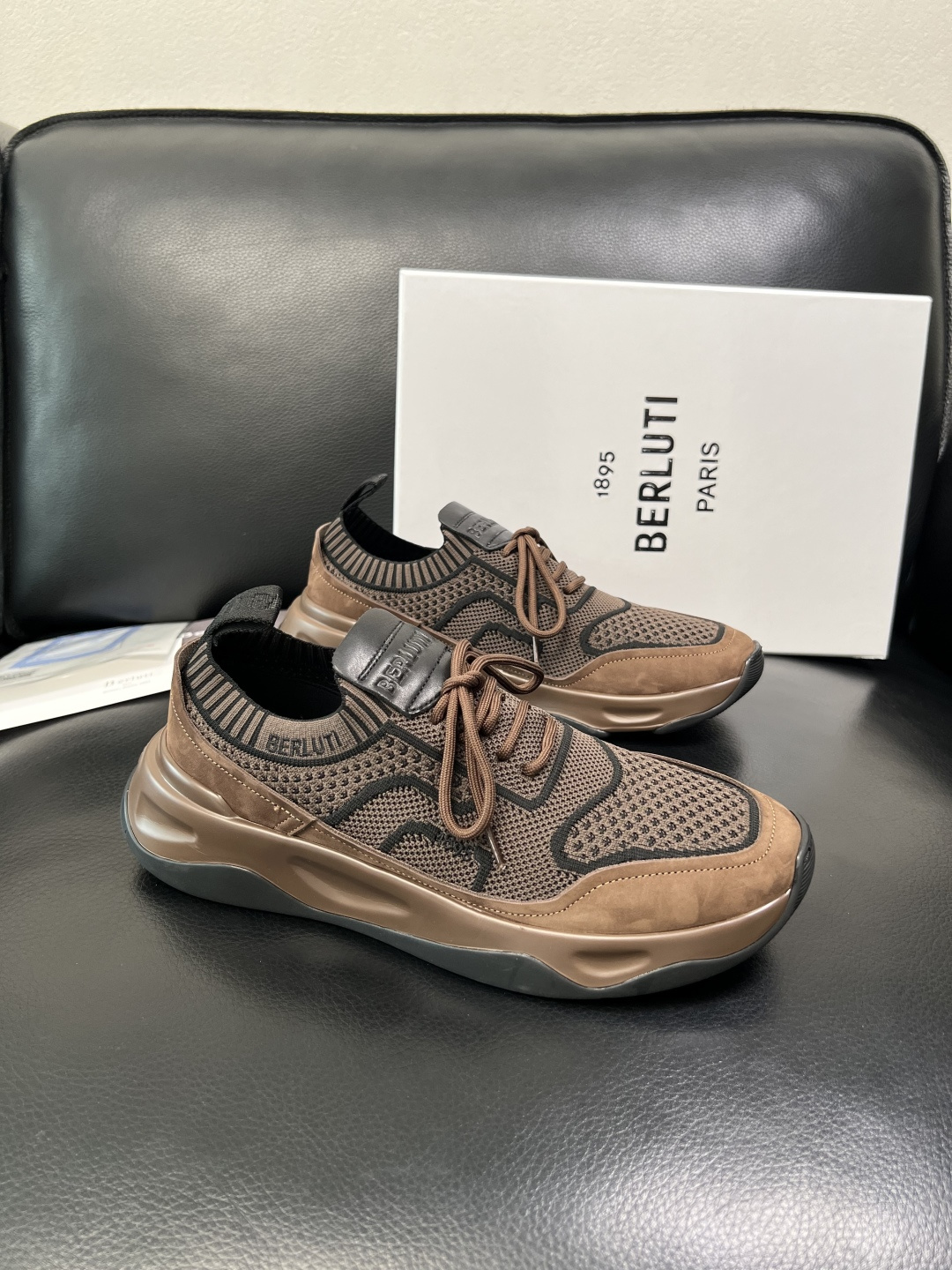 Berluti 顶级代购 布鲁提 专柜同步发售原厂配置，意大利进口飞织面料，全进口水染牛皮里垫，鞋底：原