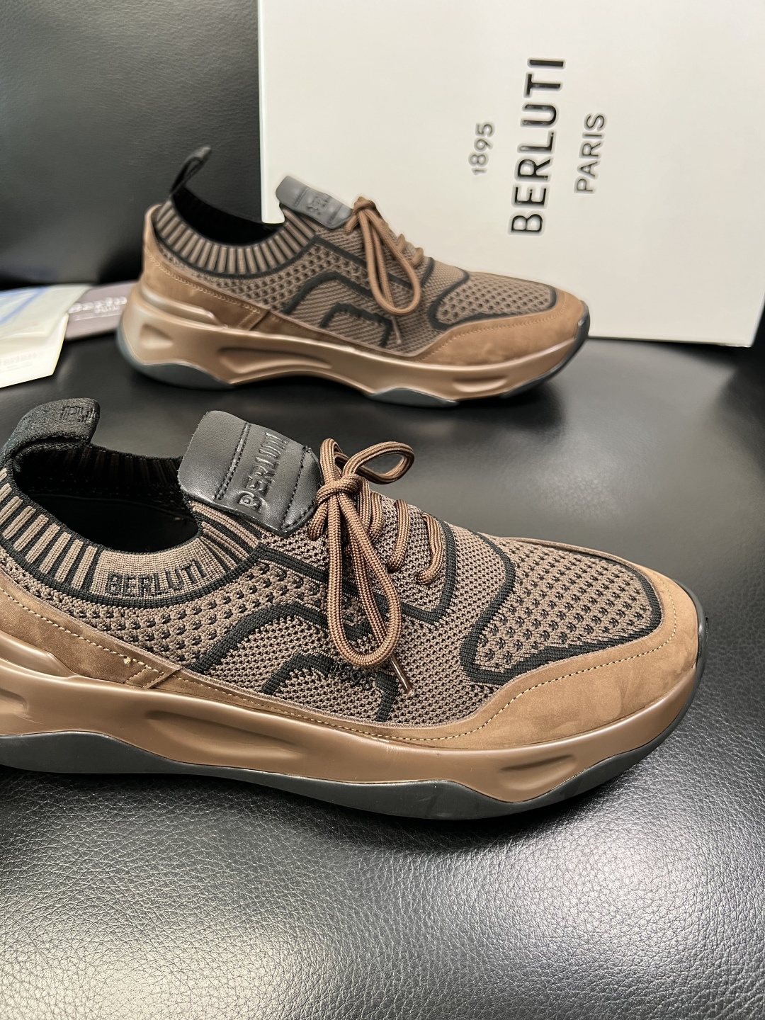 Berluti 顶级代购 布鲁提 专柜同步发售原厂配置，意大利进口飞织面料，全进口水染牛皮里垫，鞋底：原