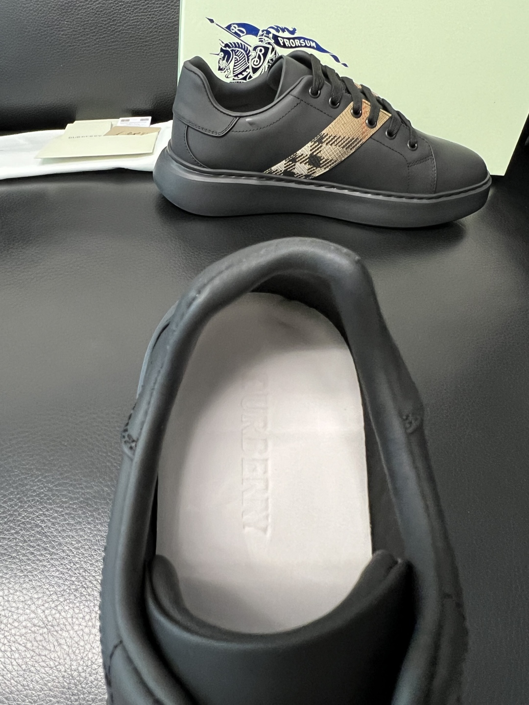 BURBERRY 顶级工艺品 巴宝莉 专柜同步，原厂配置意大利进口牛皮面料，高品质复杂拼接工艺，进口牛皮