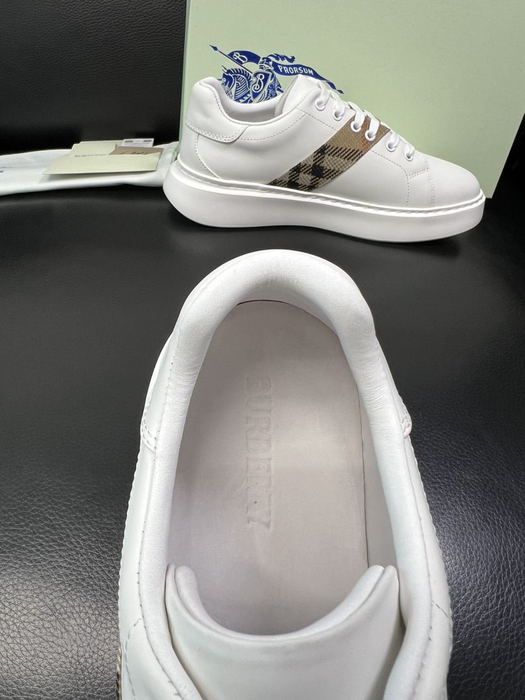 BURBERRY 顶级工艺品 巴宝莉 专柜同步，原厂配置意大利进口牛皮面料，高品质复杂拼接工艺，进口牛皮