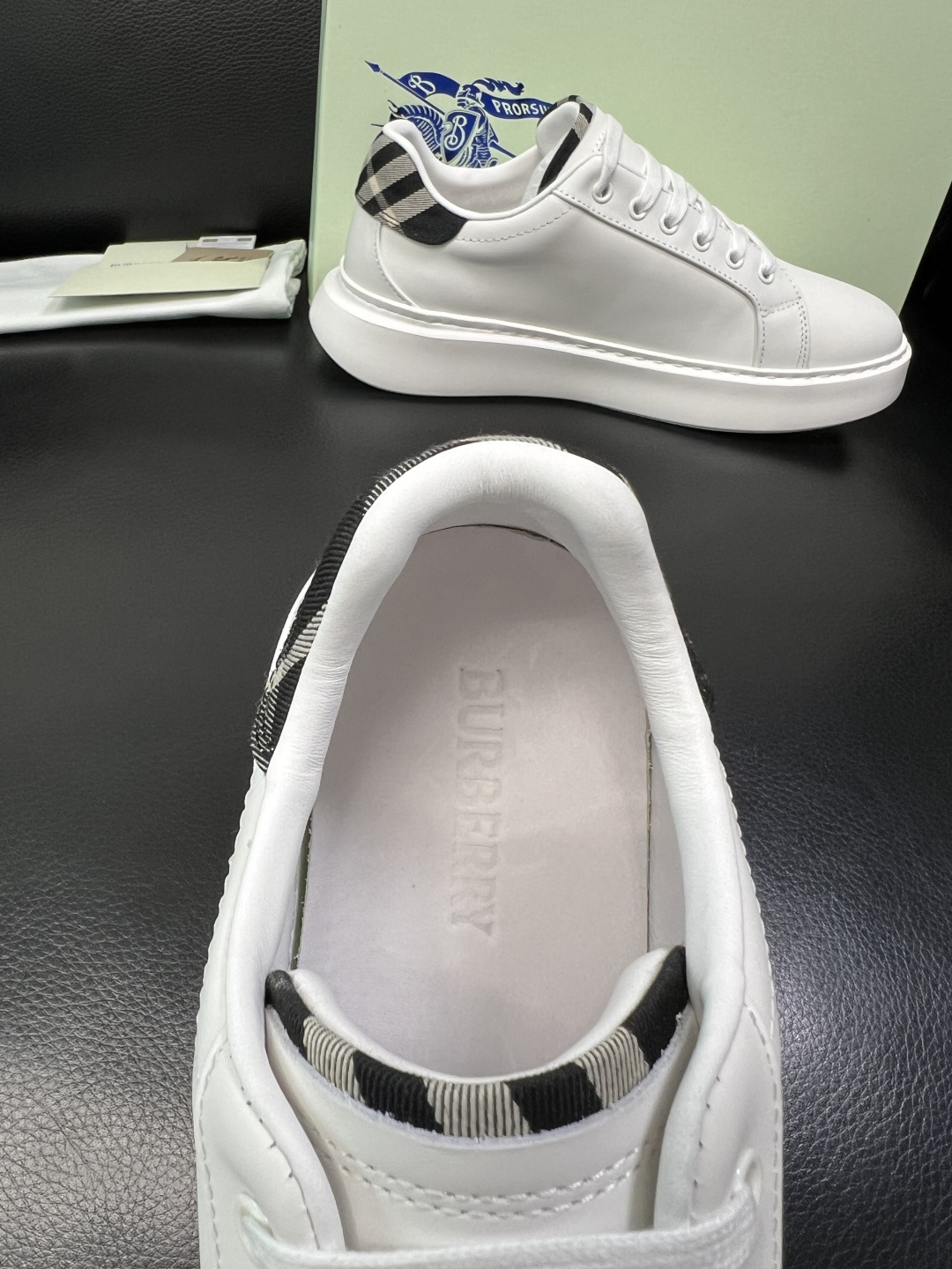 BURBERRY 顶级工艺品 巴宝莉 专柜同步，原厂配置意大利进口牛皮面料，高品质复杂拼接工艺，进口牛皮
