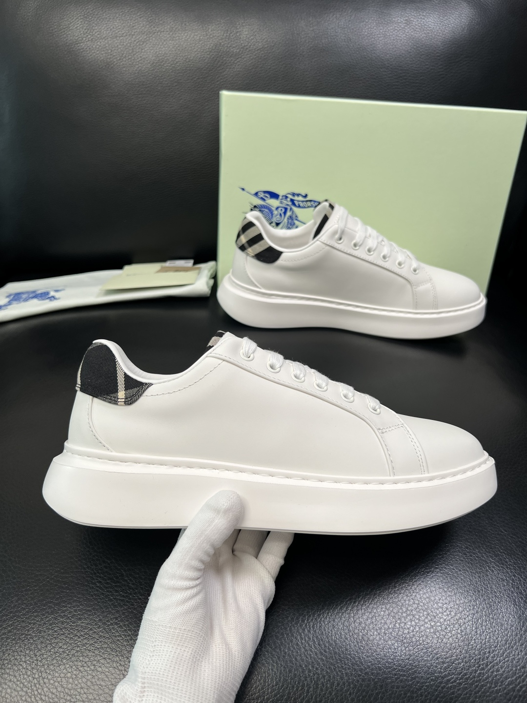BURBERRY 顶级工艺品 巴宝莉 专柜同步，原厂配置意大利进口牛皮面料，高品质复杂拼接工艺，进口牛皮