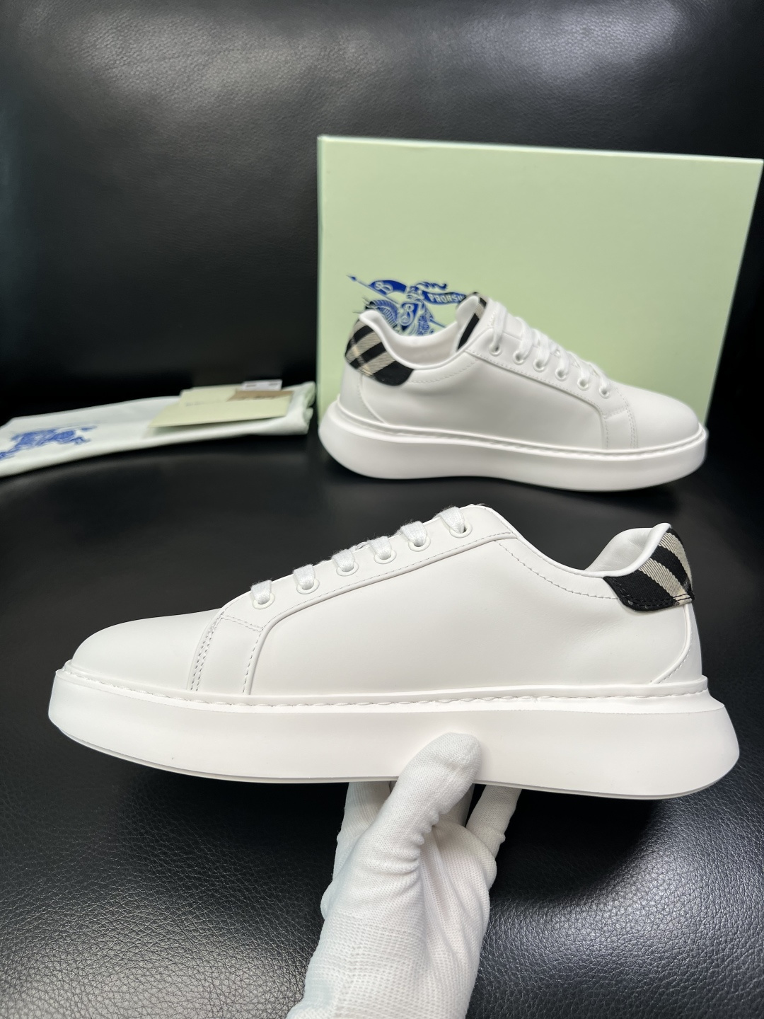 BURBERRY 顶级工艺品 巴宝莉 专柜同步，原厂配置意大利进口牛皮面料，高品质复杂拼接工艺，进口牛皮