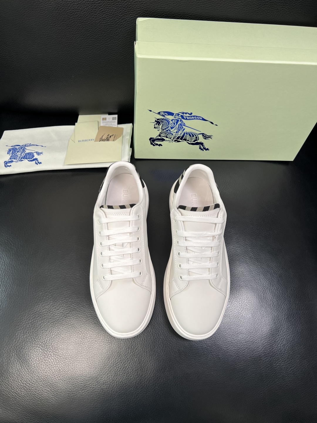 BURBERRY 顶级工艺品 巴宝莉 专柜同步，原厂配置意大利进口牛皮面料，高品质复杂拼接工艺，进口牛皮