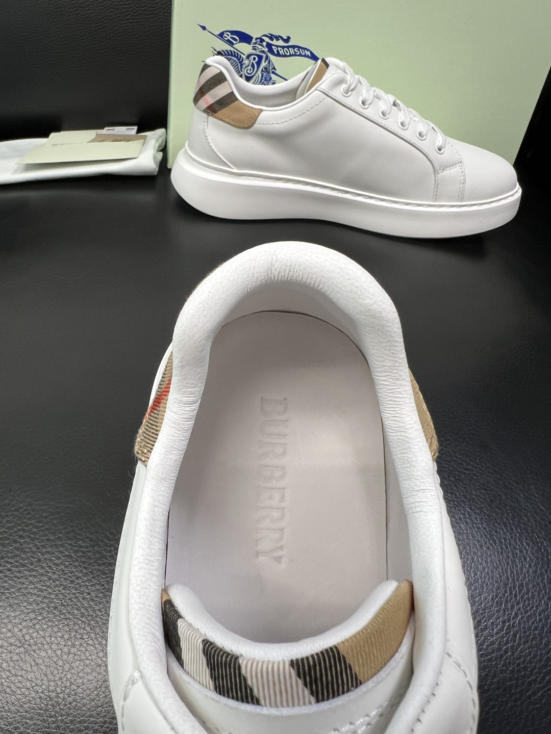 BURBERRY 顶级工艺品 巴宝莉 专柜同步，原厂配置意大利进口牛皮面料，高品质复杂拼接工艺，进口牛皮