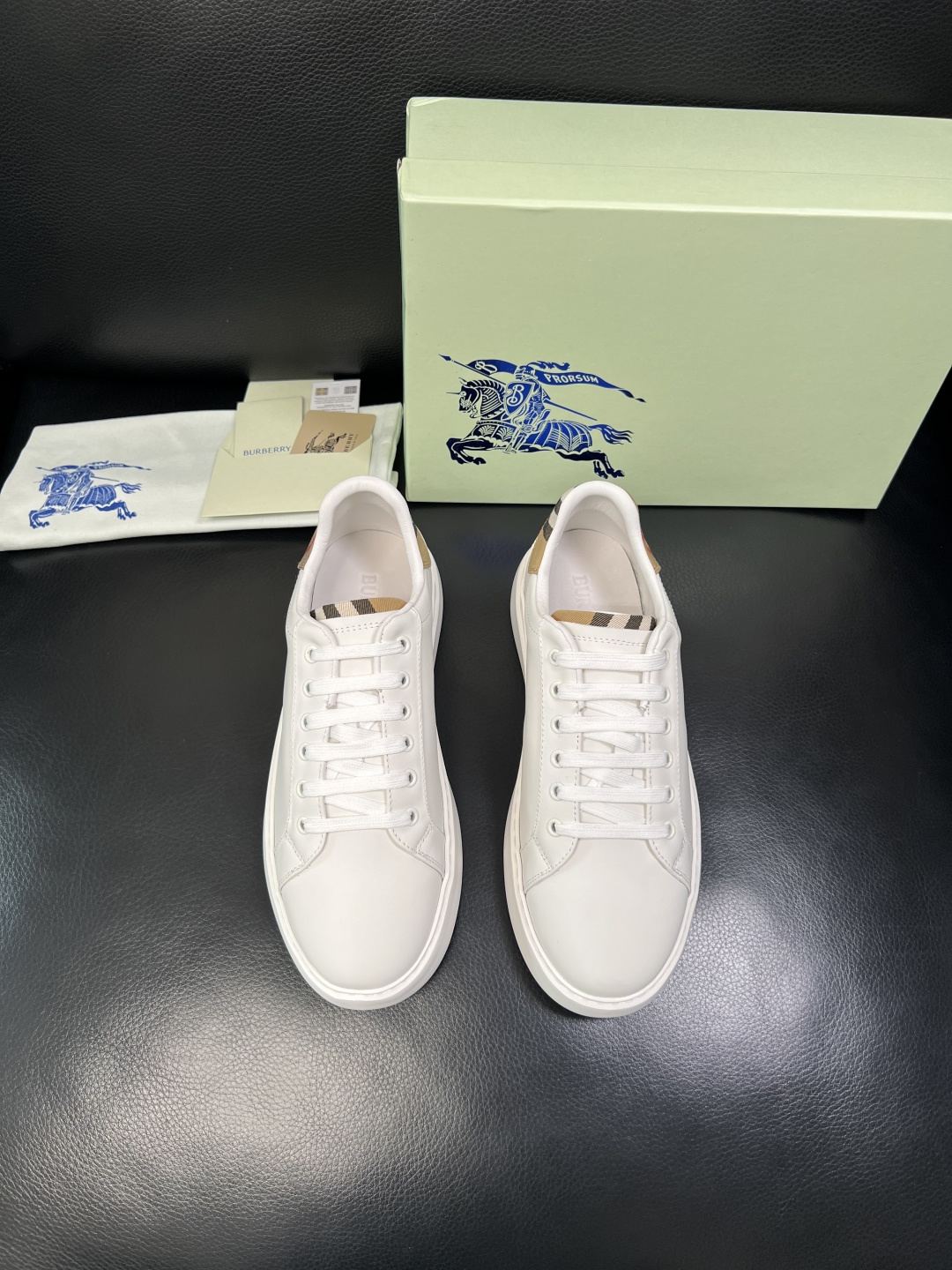 BURBERRY 顶级工艺品 巴宝莉 专柜同步，原厂配置意大利进口牛皮面料，高品质复杂拼接工艺，进口牛皮