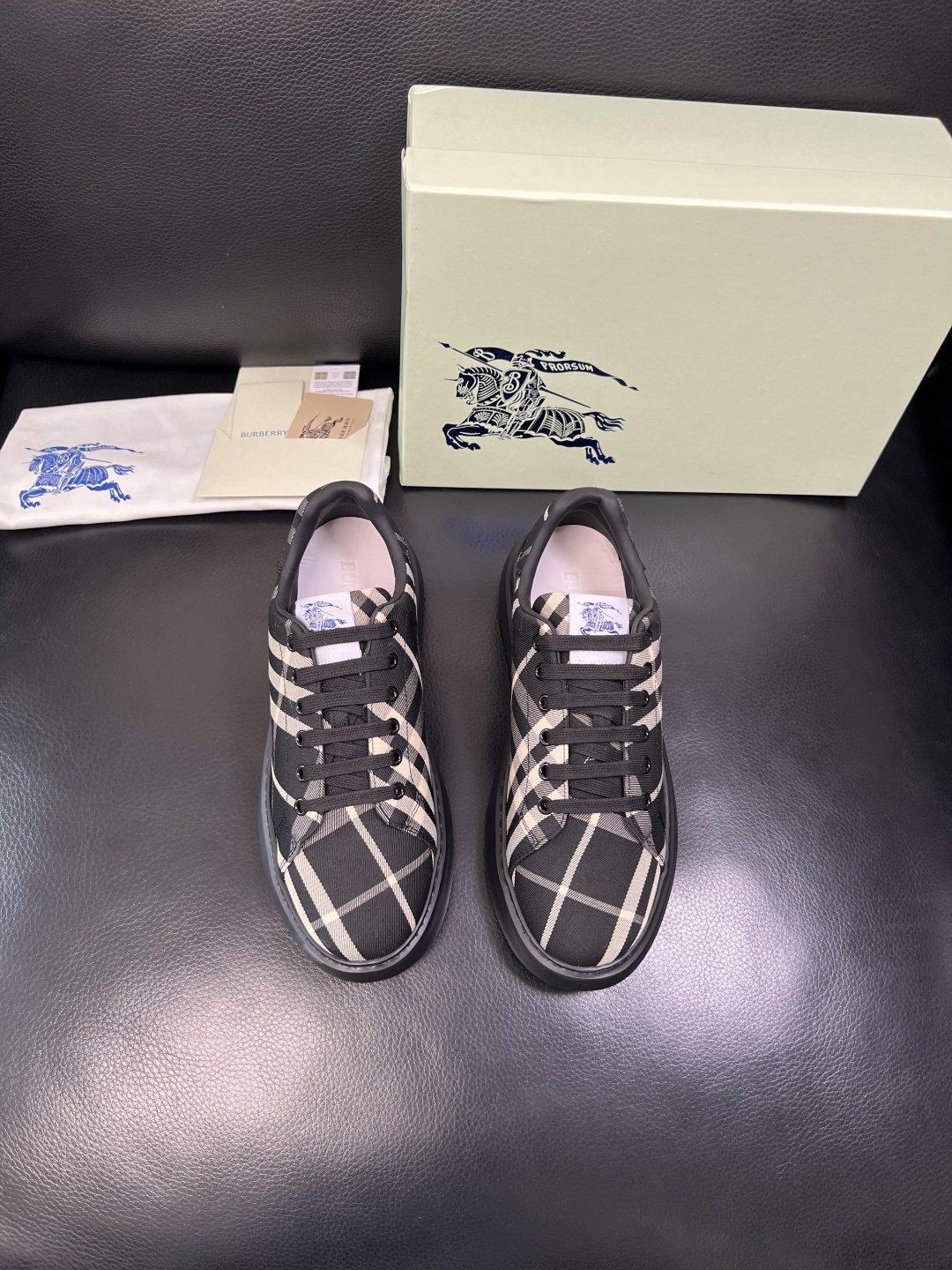 BURBERRY 顶级工艺品 巴宝莉 专柜同步，原厂配置意大利进口牛皮面料，高品质复杂拼接工艺，进口牛皮