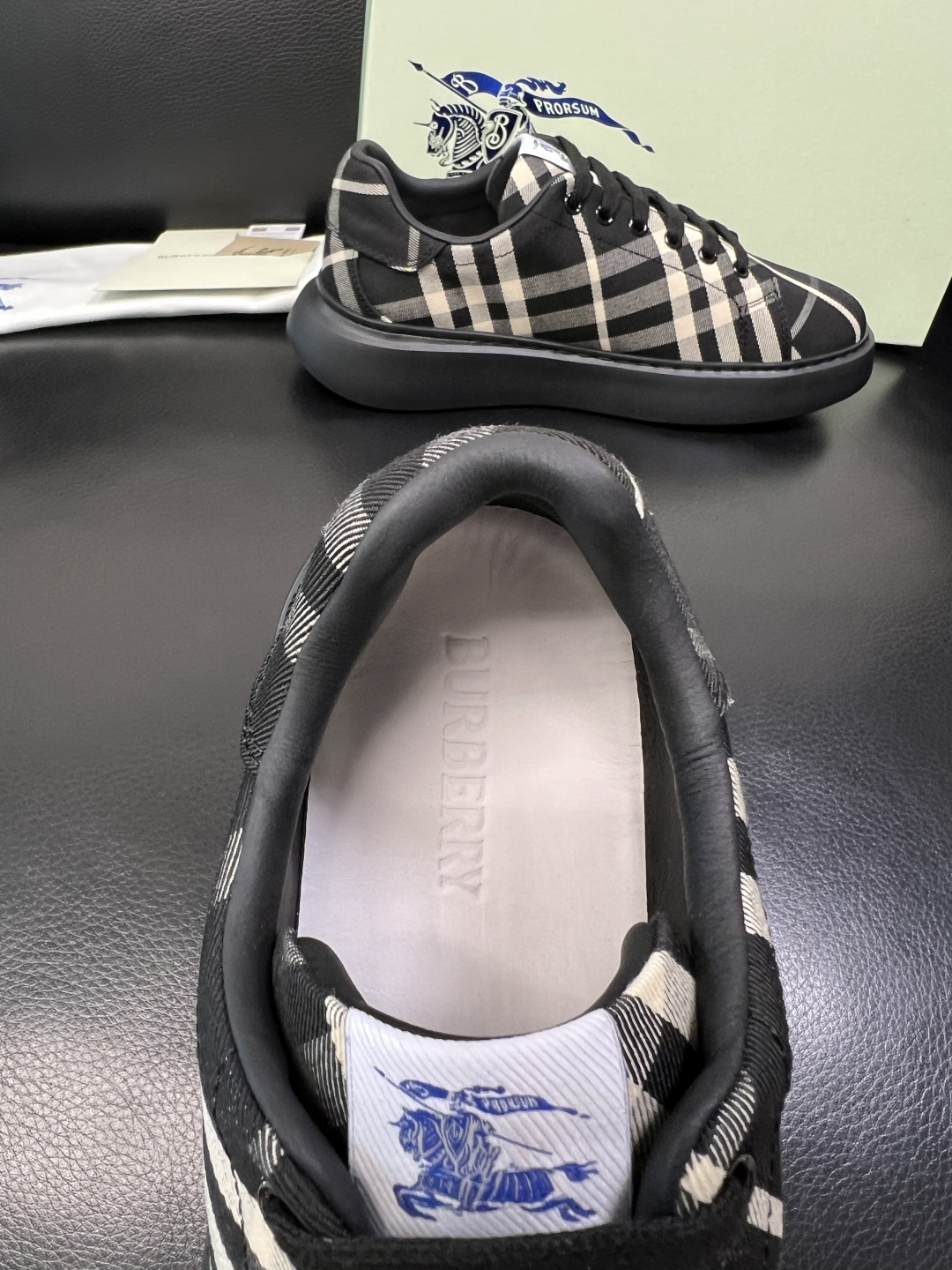 BURBERRY 顶级工艺品 巴宝莉 专柜同步，原厂配置意大利进口牛皮面料，高品质复杂拼接工艺，进口牛皮