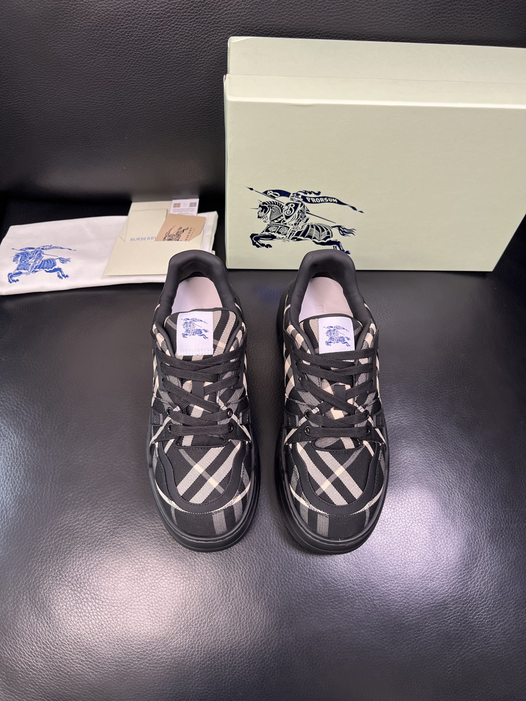 BURBERRY 顶级工艺品 巴宝莉 专柜同步，原厂配置意大利进口牛皮面料，高品质复杂拼接工艺，进口牛皮