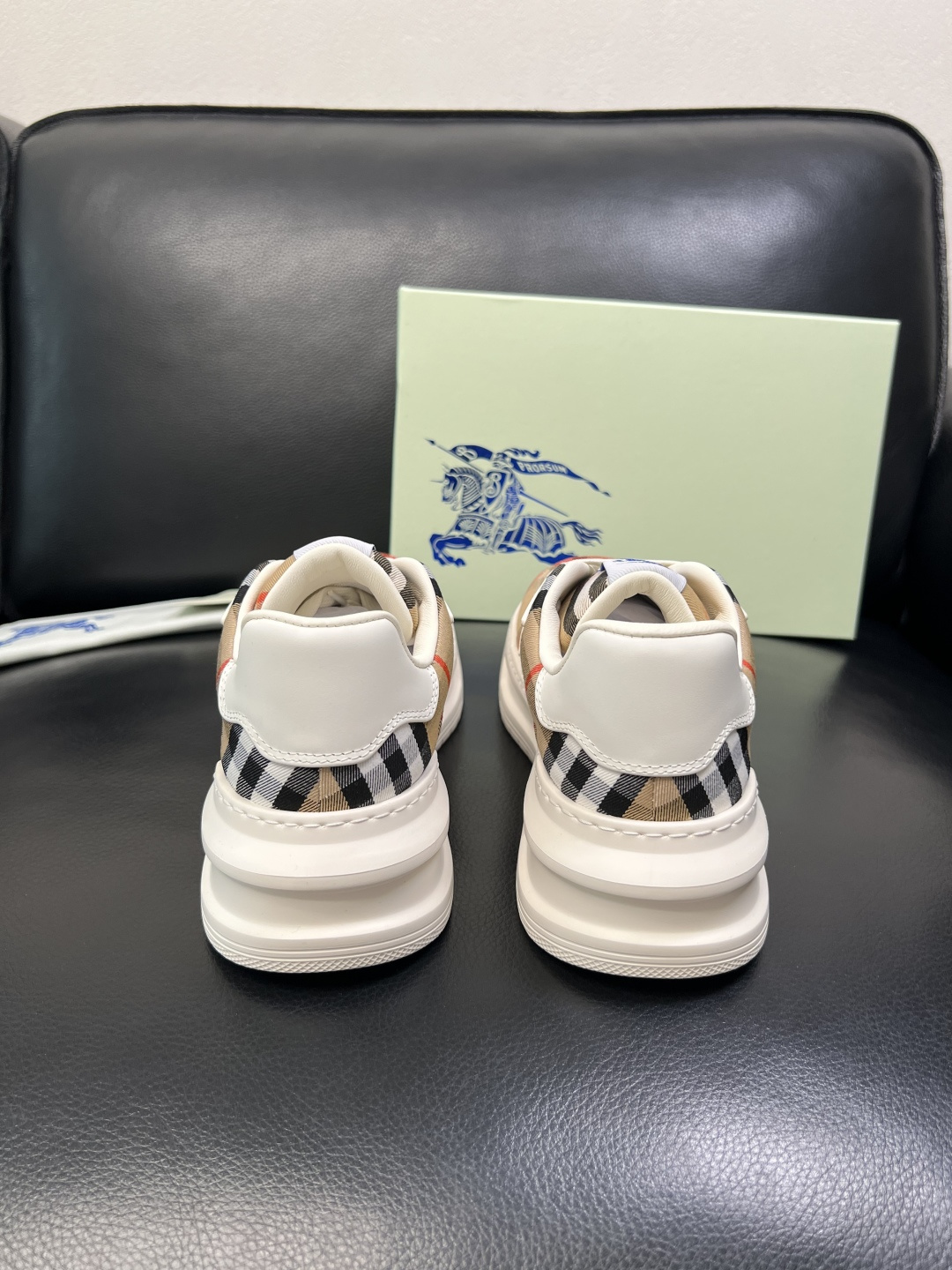BURBERRY 顶级工艺品 巴宝莉 专柜同步，原厂配置意大利进口牛皮面料，高品质复杂拼接工艺，进口牛皮