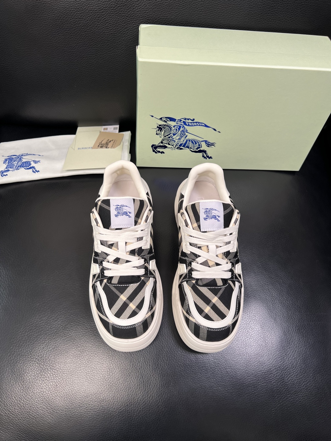 BURBERRY 顶级工艺品 巴宝莉 专柜同步，原厂配置意大利进口牛皮面料，高品质复杂拼接工艺，进口牛皮