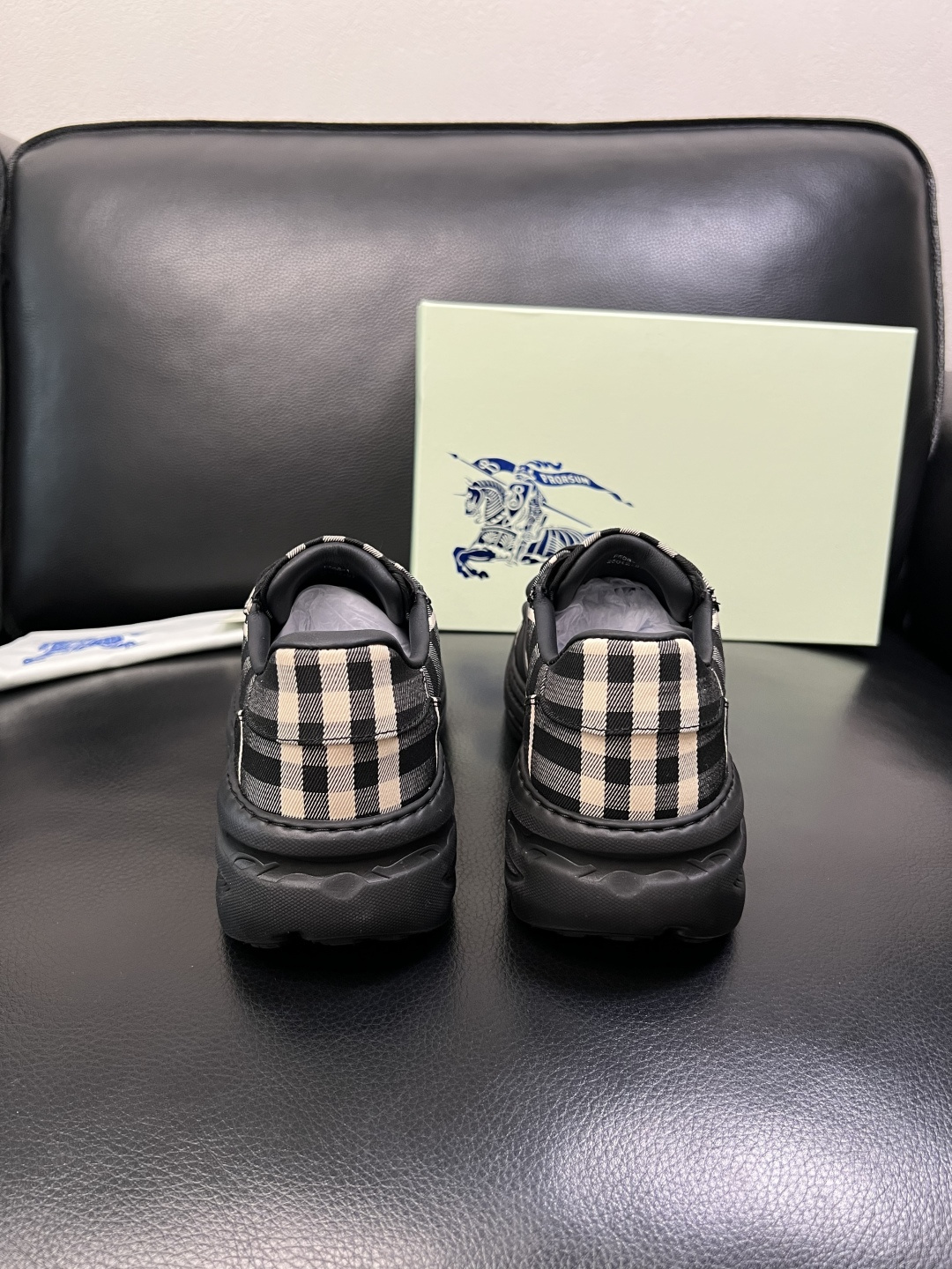 BURBERRY 顶级工艺品 巴宝莉 专柜同步，原厂配置意大利进口牛皮面料，高品质复杂拼接工艺，进口牛皮