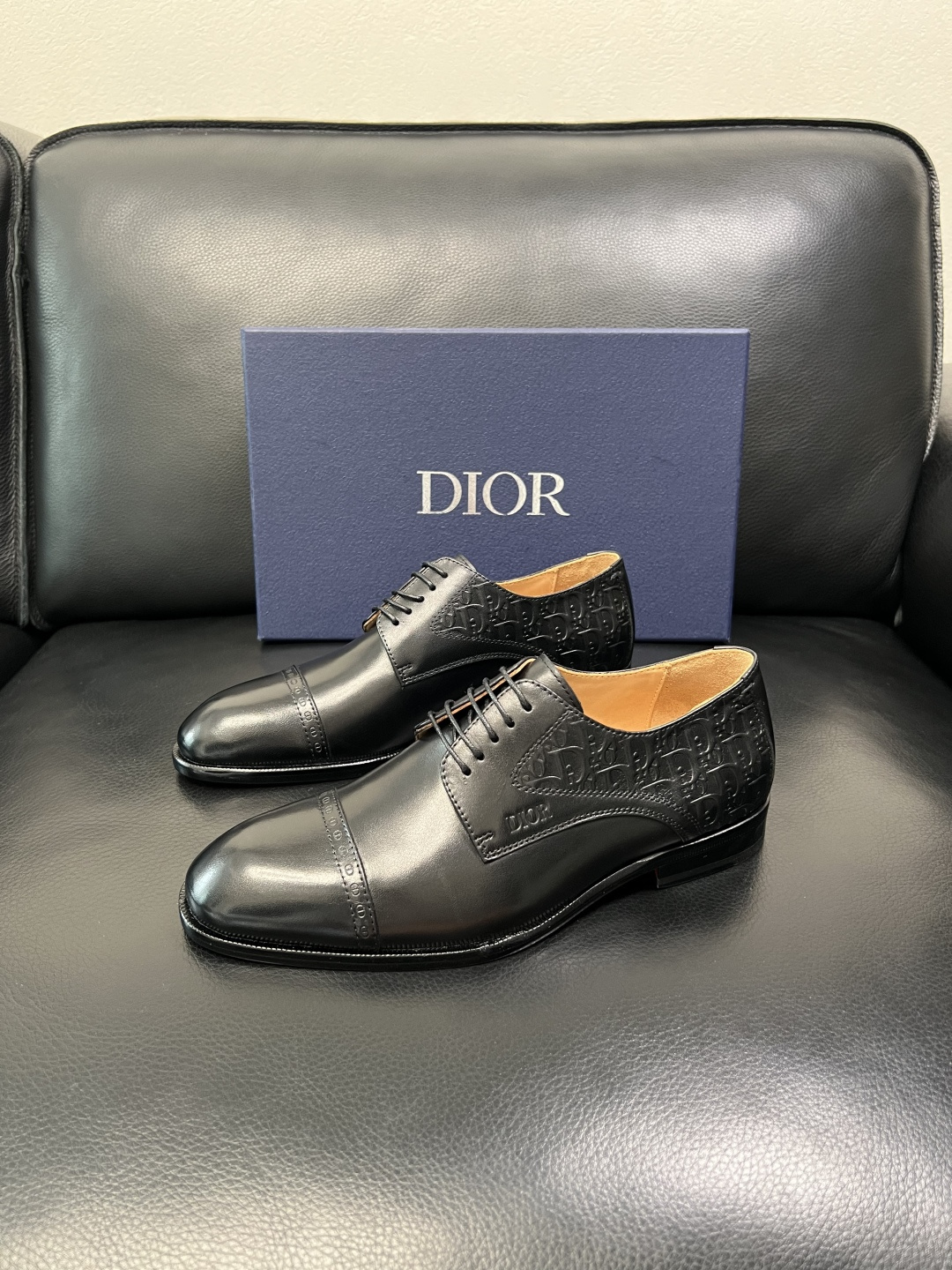 Dior 高品质 顶级工艺品 迪奥 皮鞋系列专柜同步原厂配置，意大利进口牛皮，全进口水染牛皮里垫，鞋底：