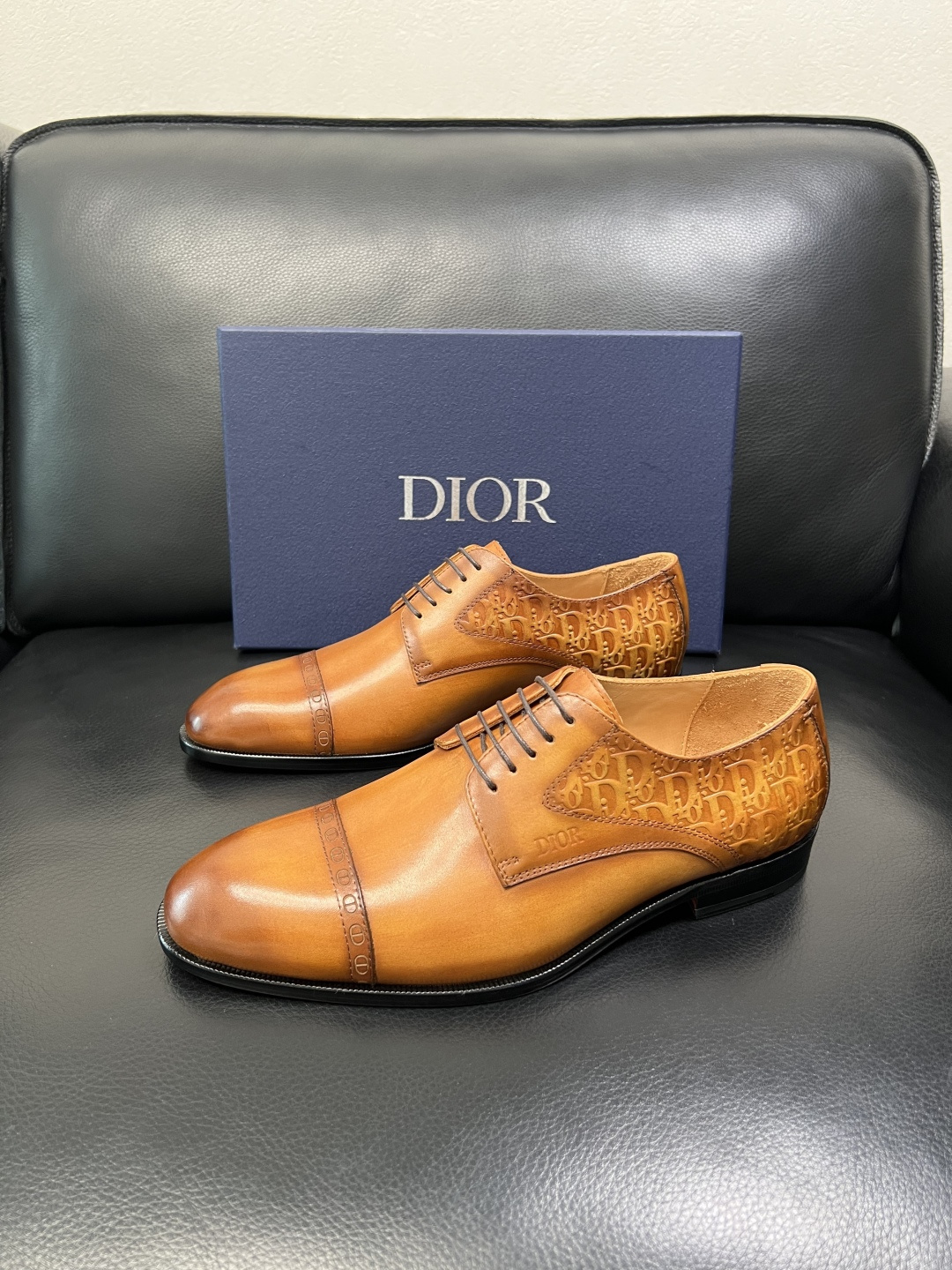 Dior 高品质 顶级工艺品 迪奥 皮鞋系列专柜同步原厂配置，意大利进口牛皮，全进口水染牛皮里垫，鞋底：