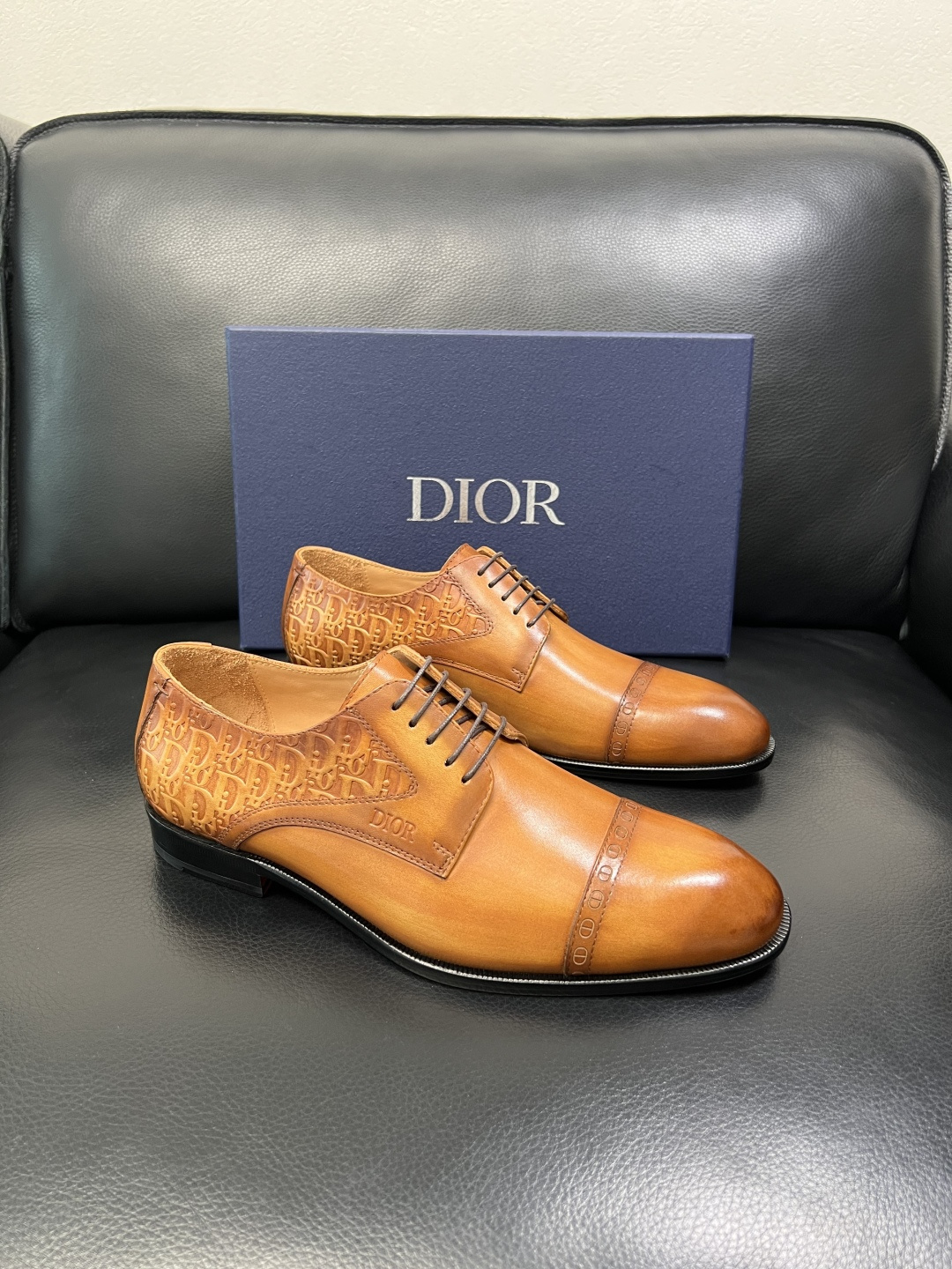 Dior 高品质 顶级工艺品 迪奥 皮鞋系列专柜同步原厂配置，意大利进口牛皮，全进口水染牛皮里垫，鞋底：