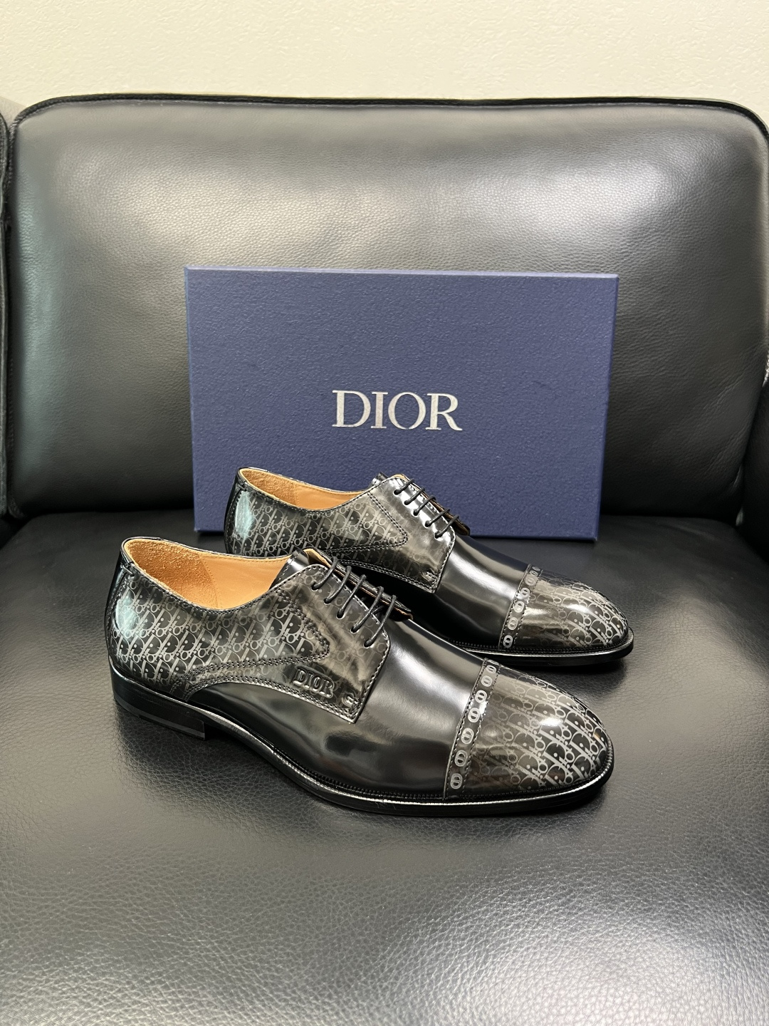Dior 高品质 顶级工艺品 迪奥 皮鞋系列专柜同步原厂配置，意大利进口牛皮，全进口水染牛皮里垫，鞋底：