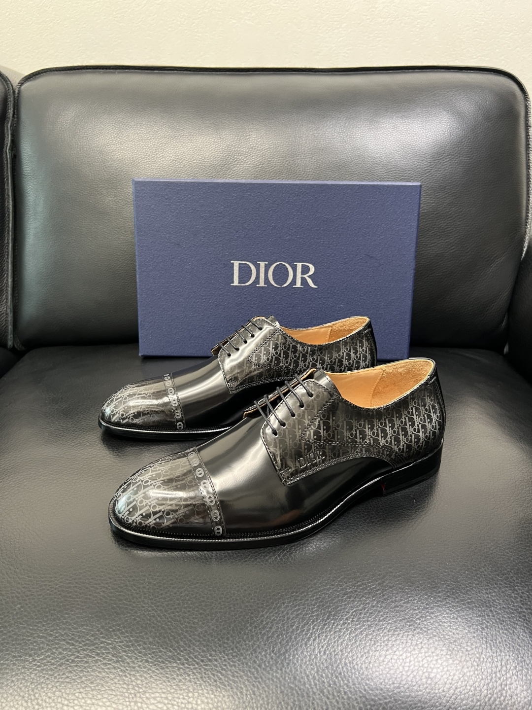 Dior 高品质 顶级工艺品 迪奥 皮鞋系列专柜同步原厂配置，意大利进口牛皮，全进口水染牛皮里垫，鞋底：